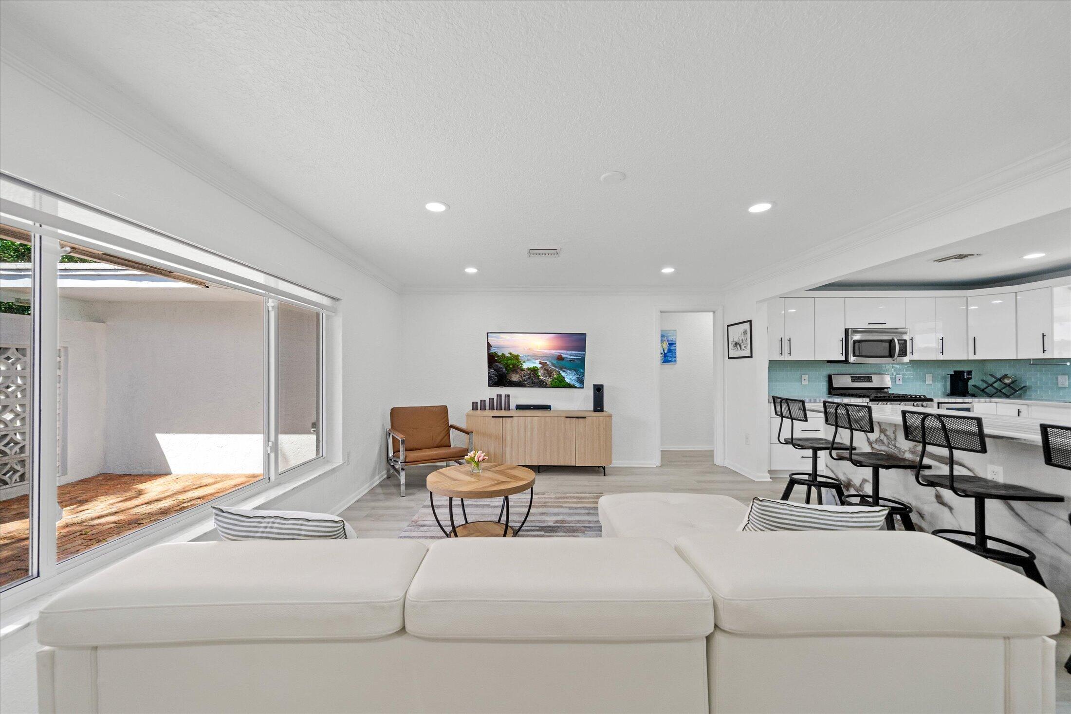 421 SW 18th Pompano Beach, FL 33060