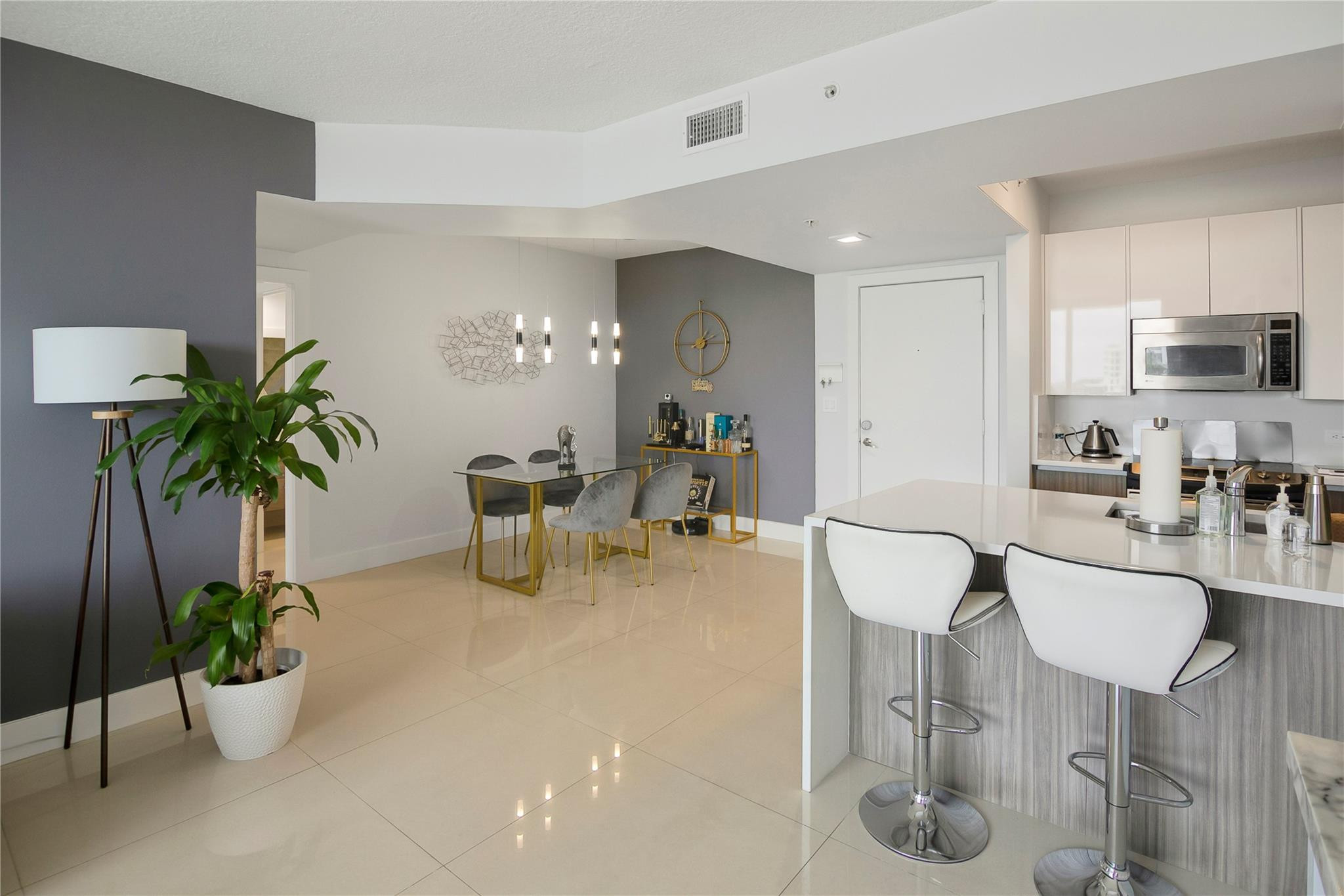 image The Venture at Aventura12