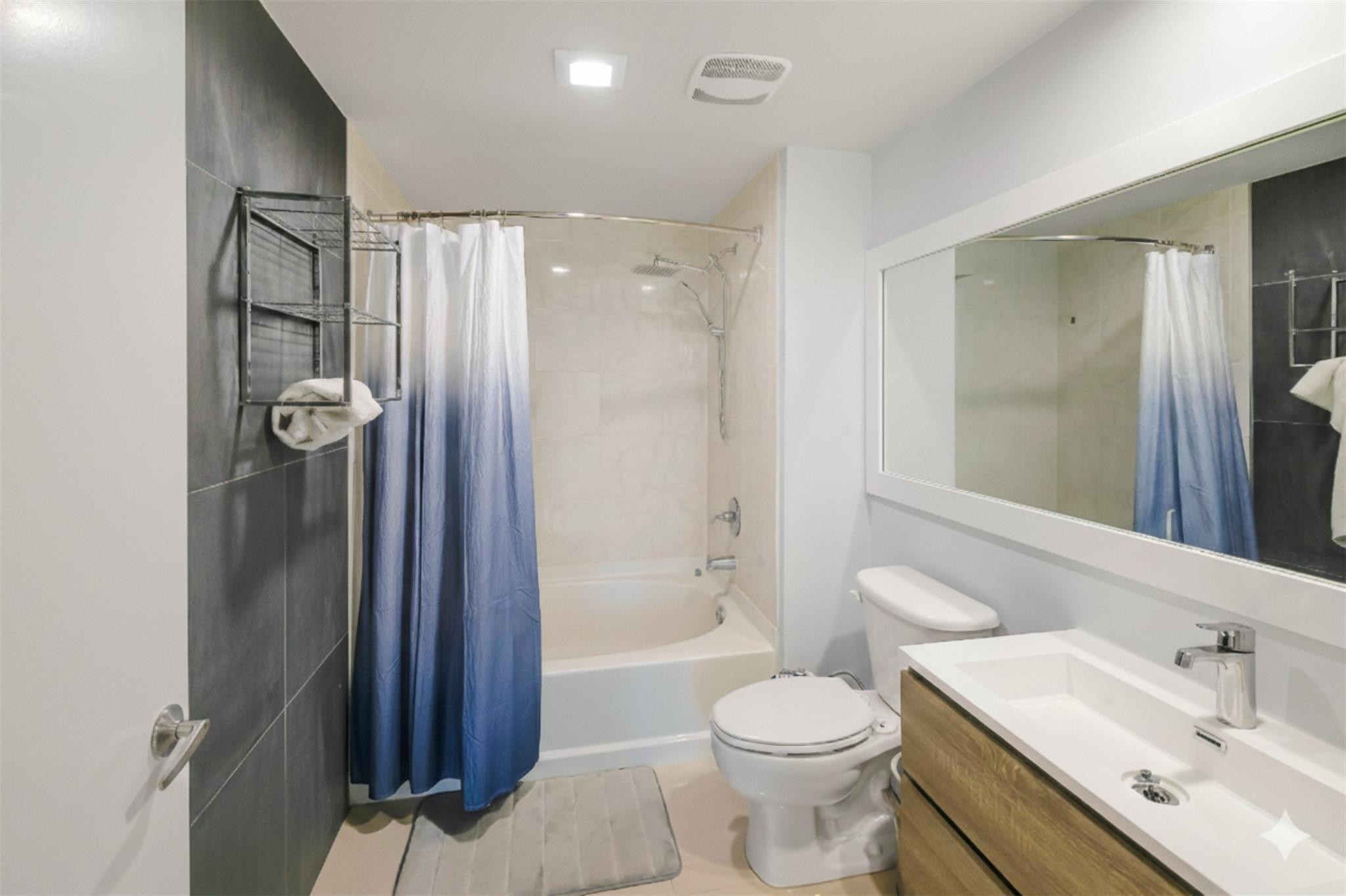 image The Venture at Aventura14