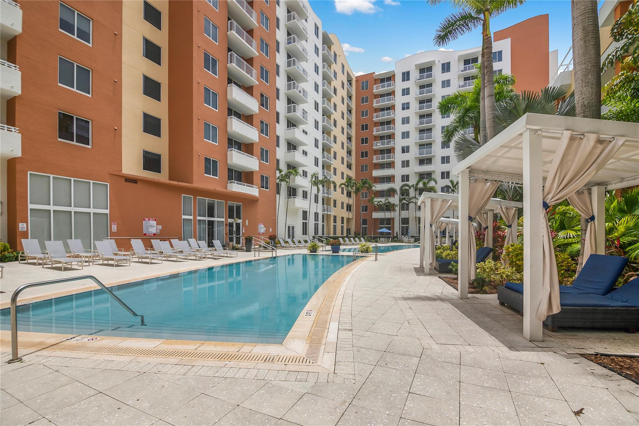 image The Venture at Aventura23
