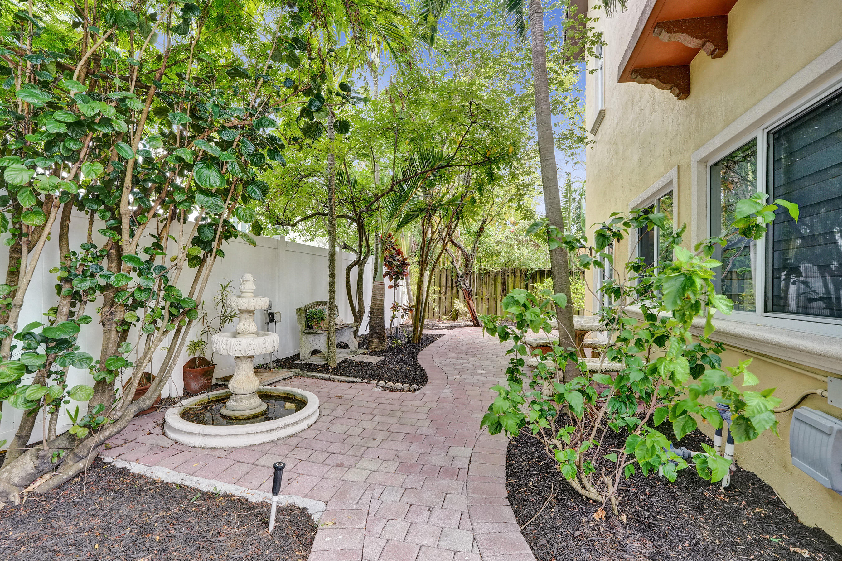 804 NE 7th Fort Lauderdale, FL 33304