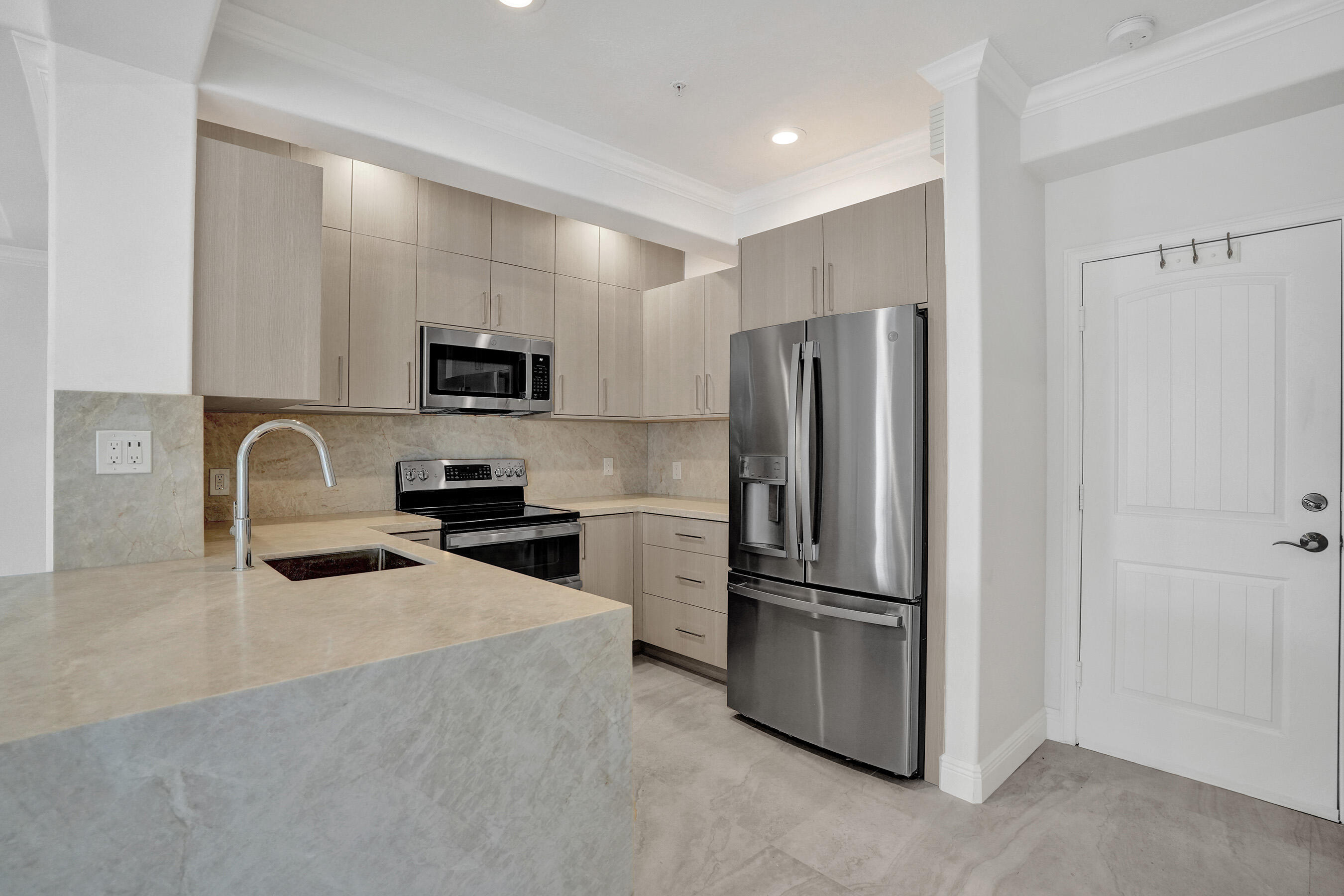 804 NE 7th Fort Lauderdale, FL 33304