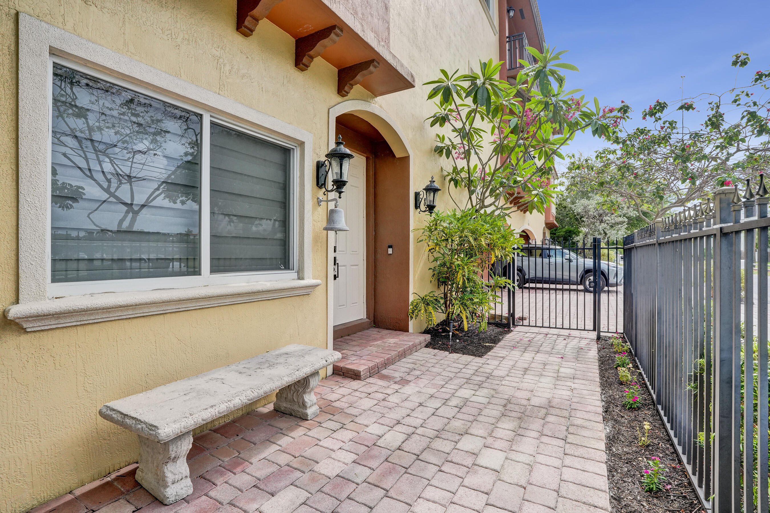 804 NE 7th Fort Lauderdale, FL 33304
