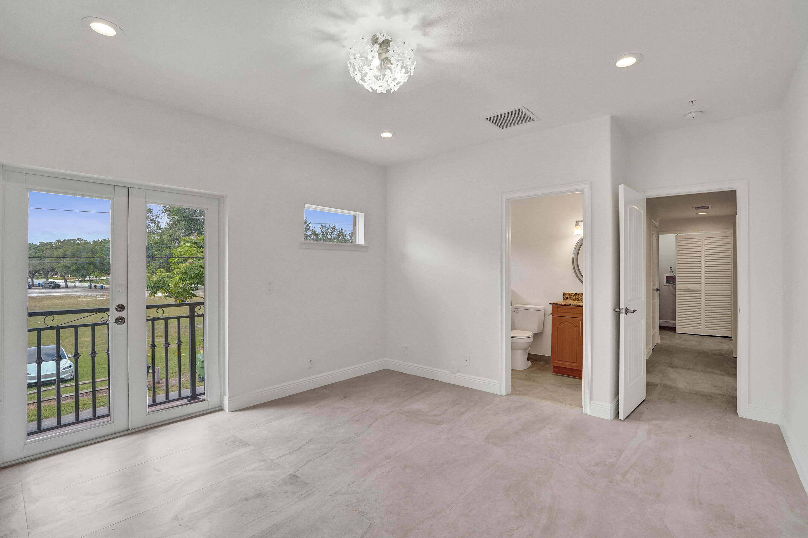 804 NE 7th Fort Lauderdale, FL 33304