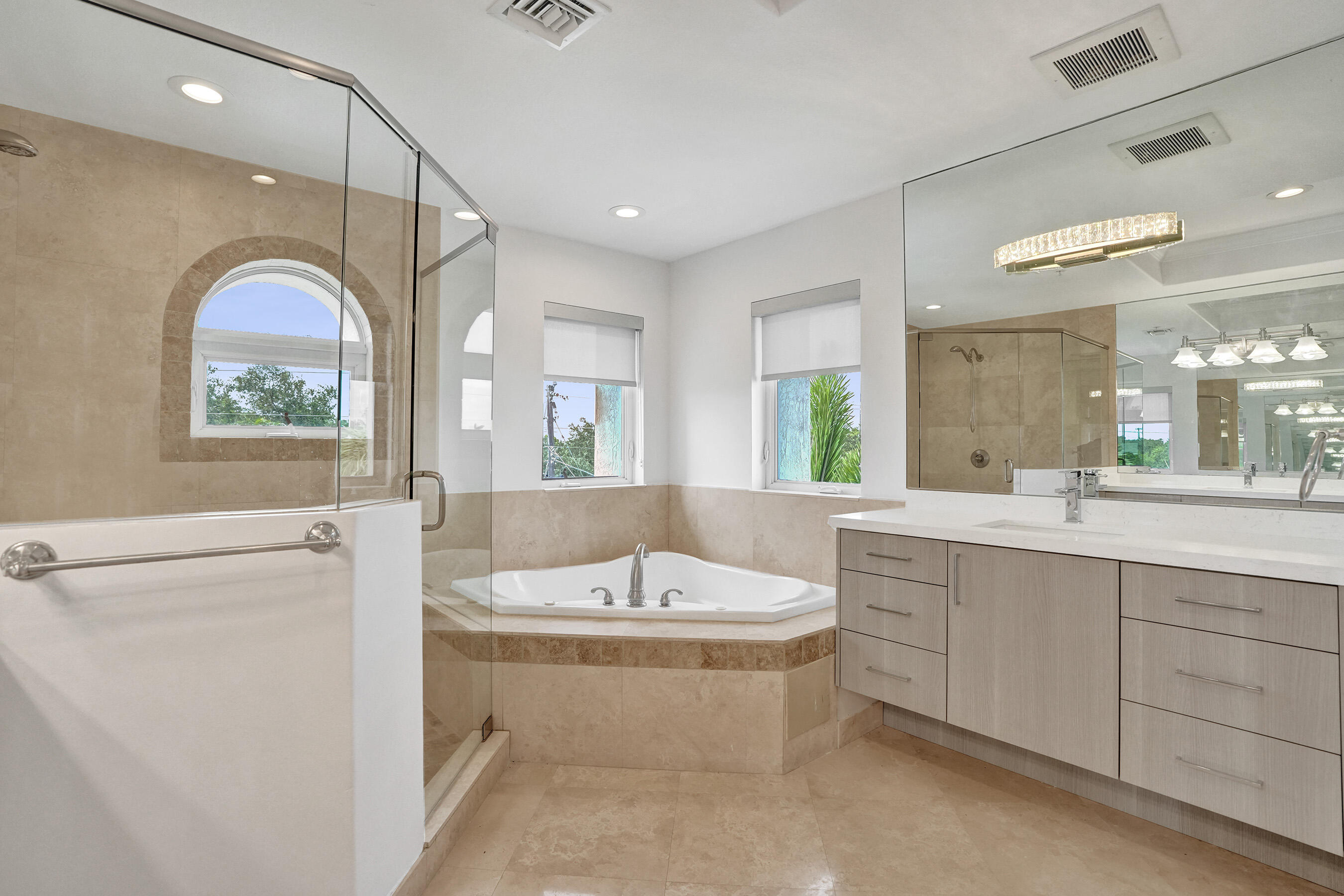 804 NE 7th Fort Lauderdale, FL 33304