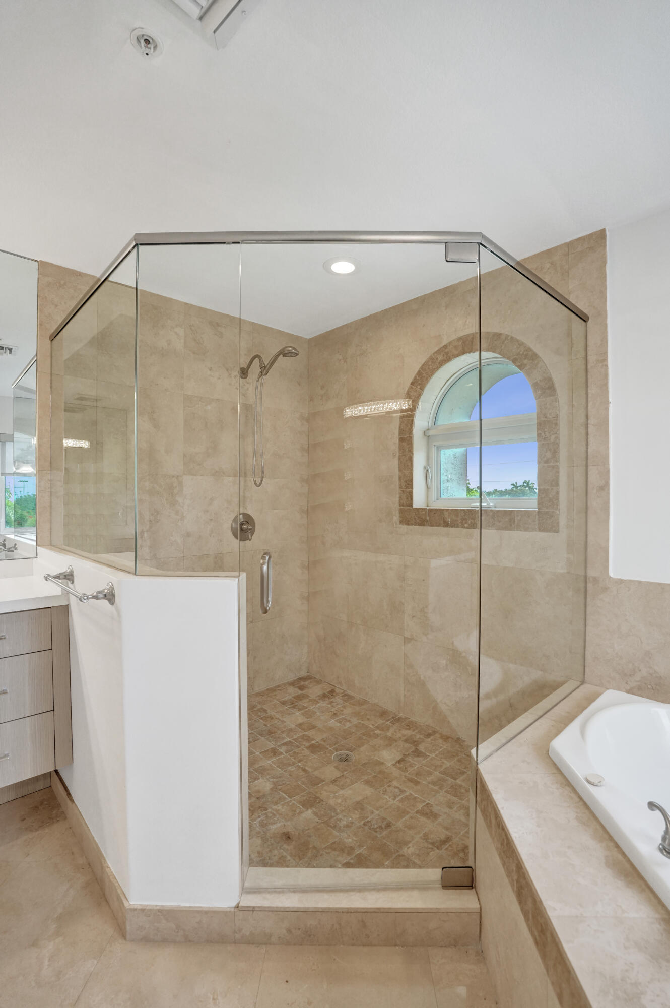 804 NE 7th Fort Lauderdale, FL 33304