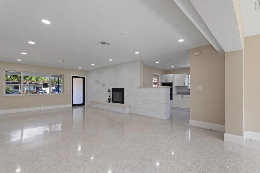570 SE 2nd Pompano Beach, FL 33060