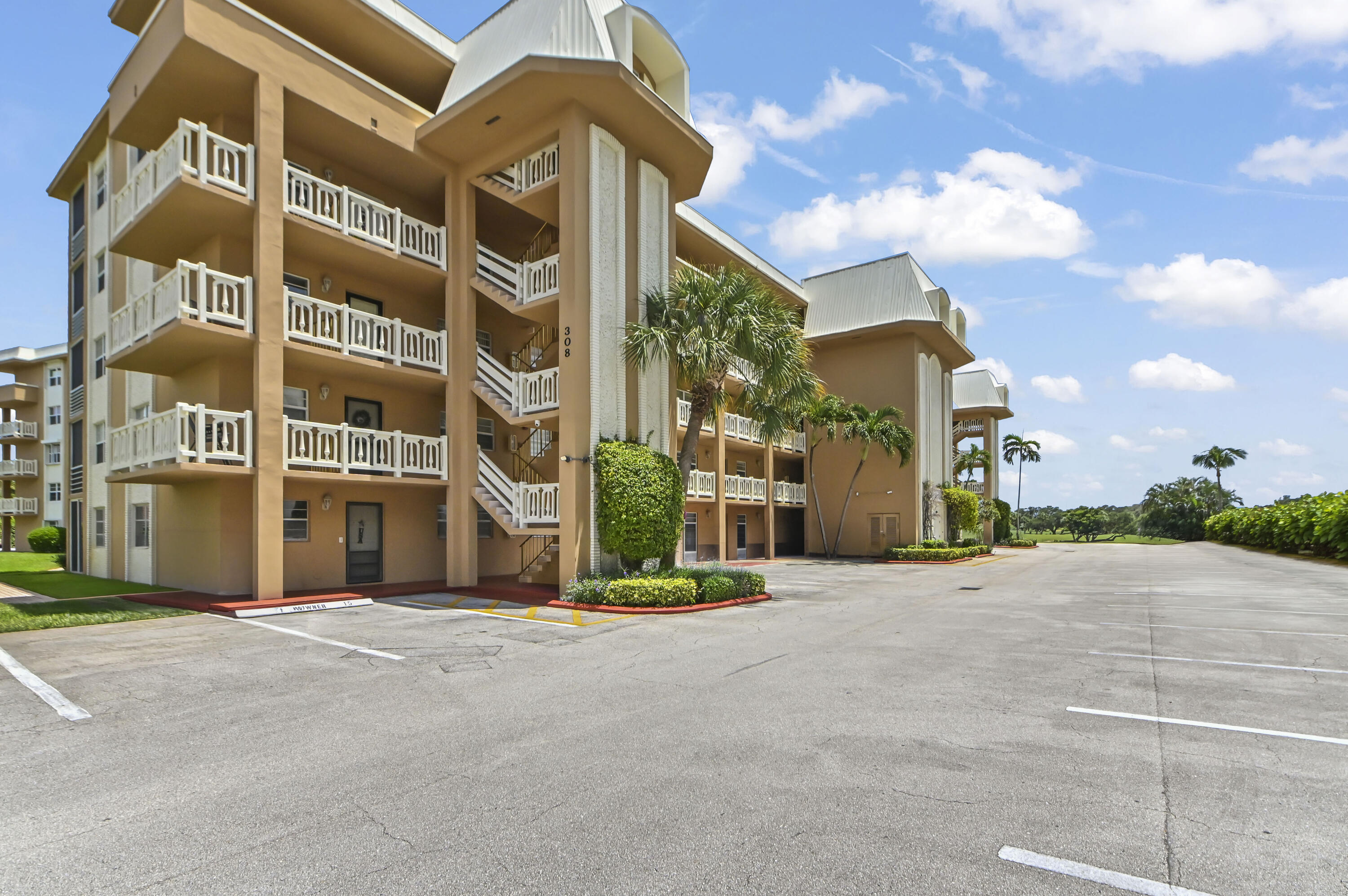 308 Golfview #101