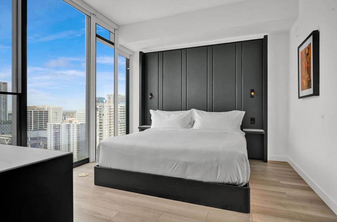 image E11EVEN Hotel & Residences12