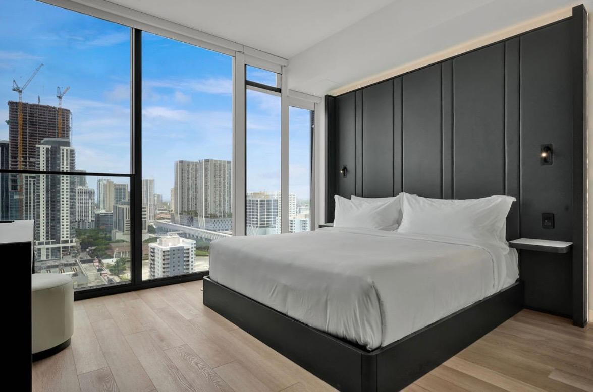 image E11EVEN Hotel & Residences15