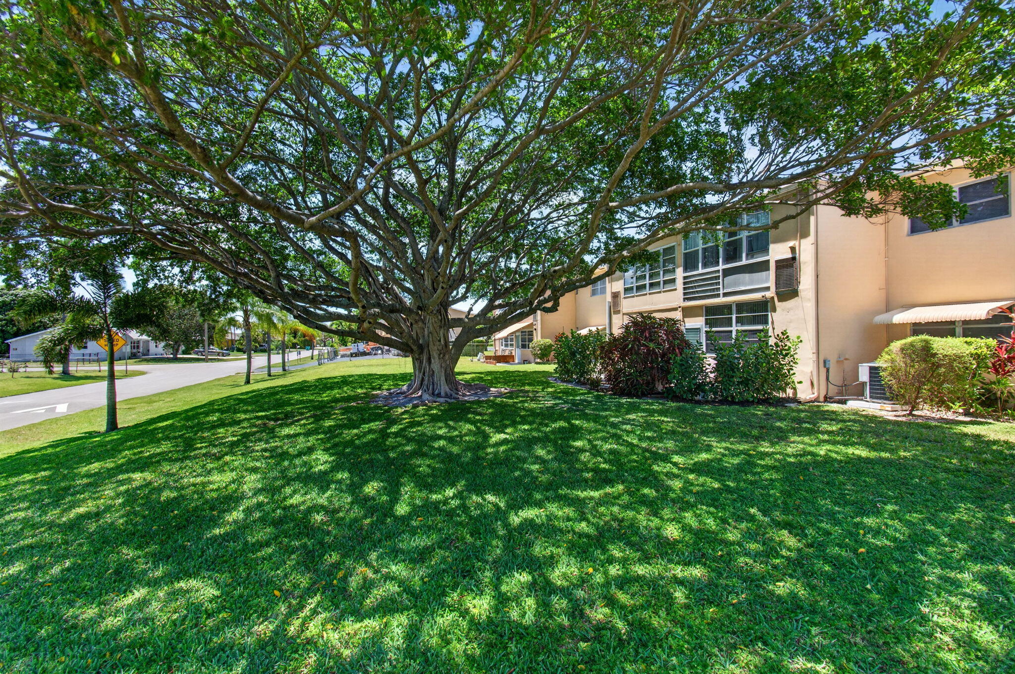 2101 NE 1st #204