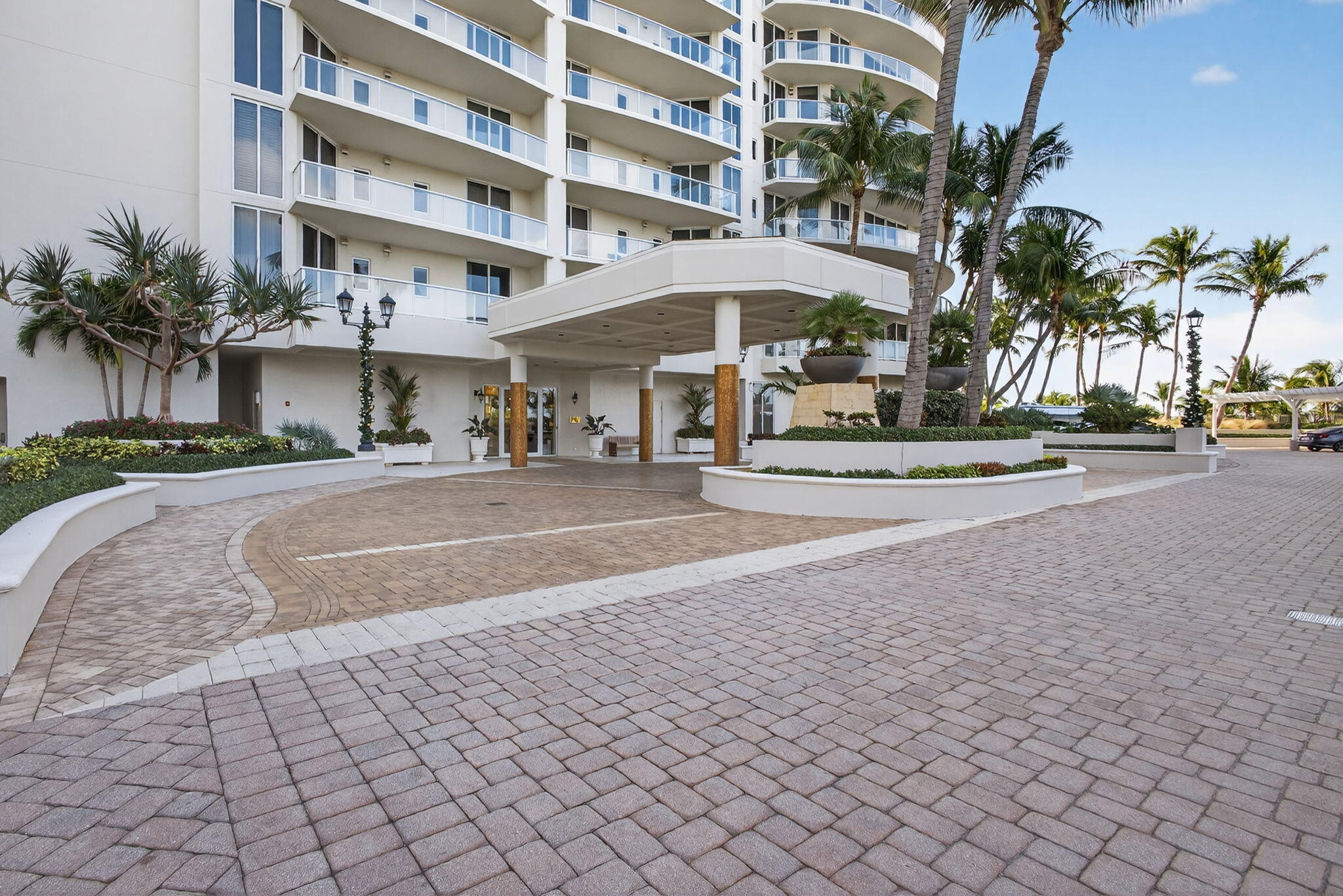 2700 N Ocean Dr #905B Riviera Beach, FL 33404