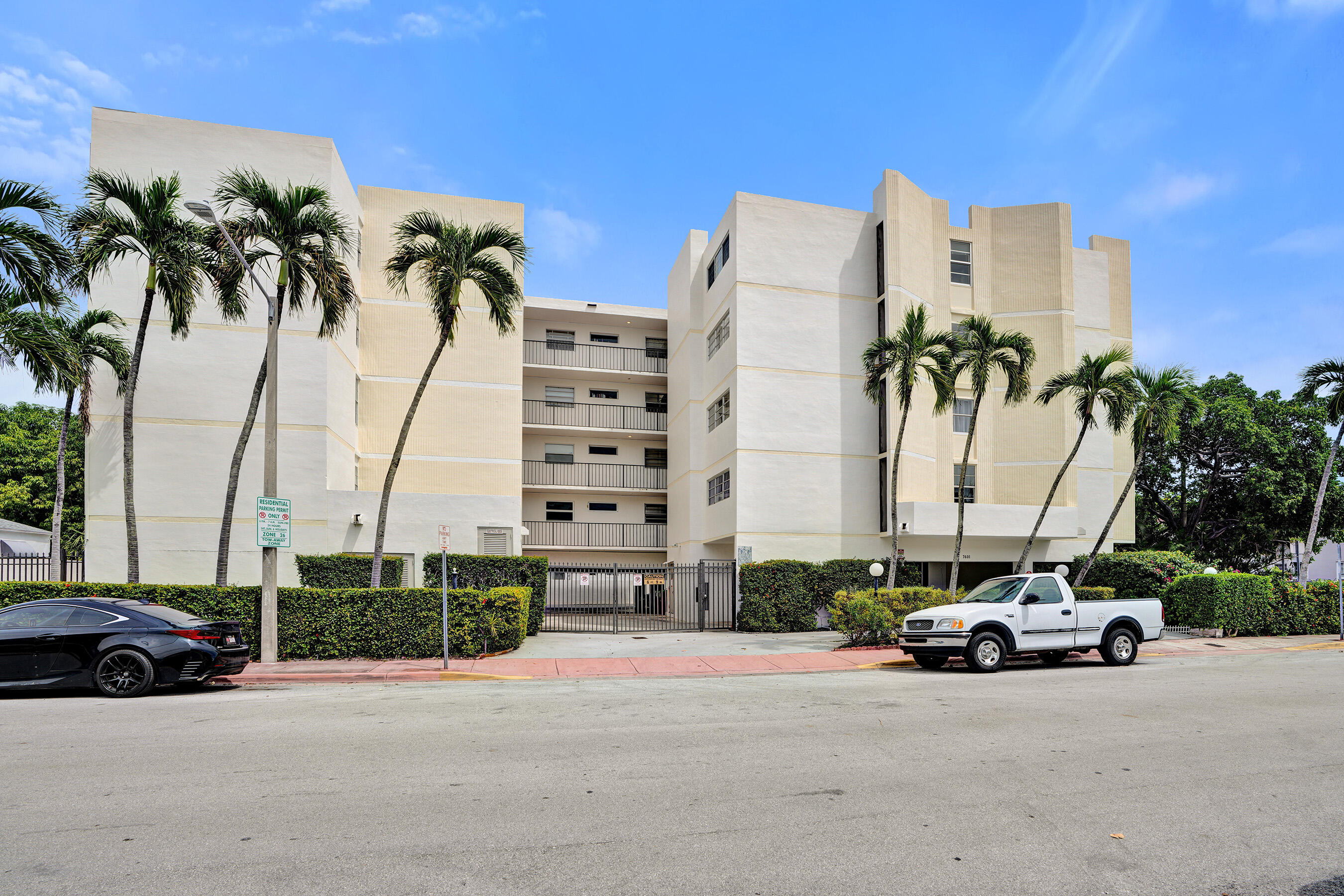 7601 Byron Ave #3C