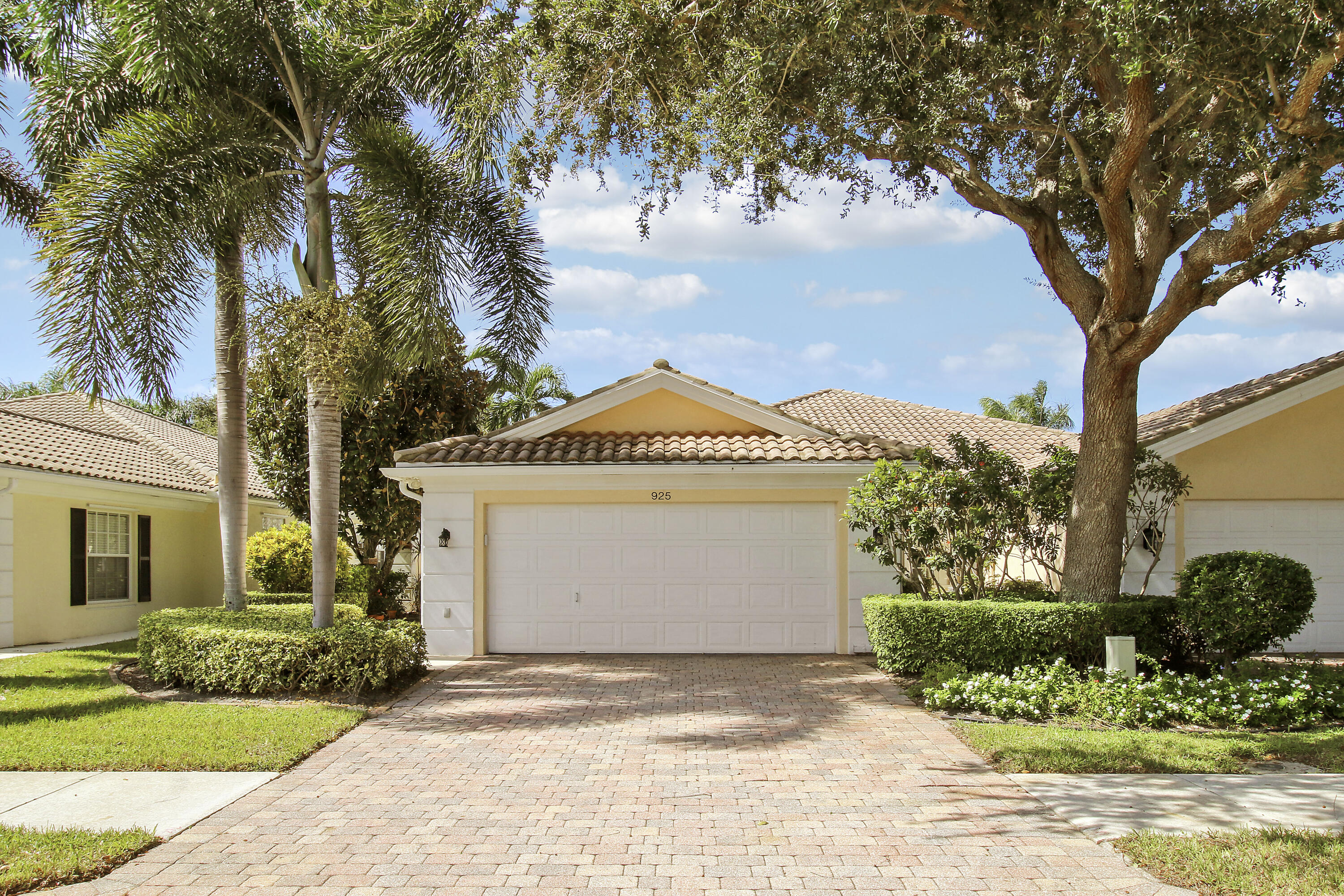 925 Magdalena Rd