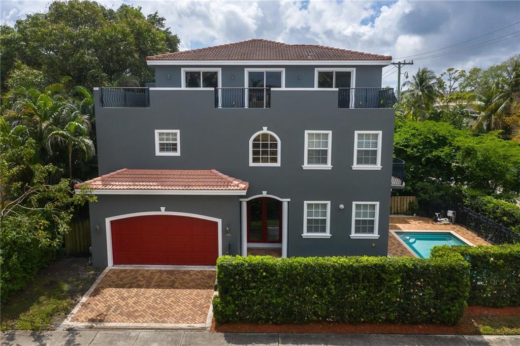 486 SW 5th St