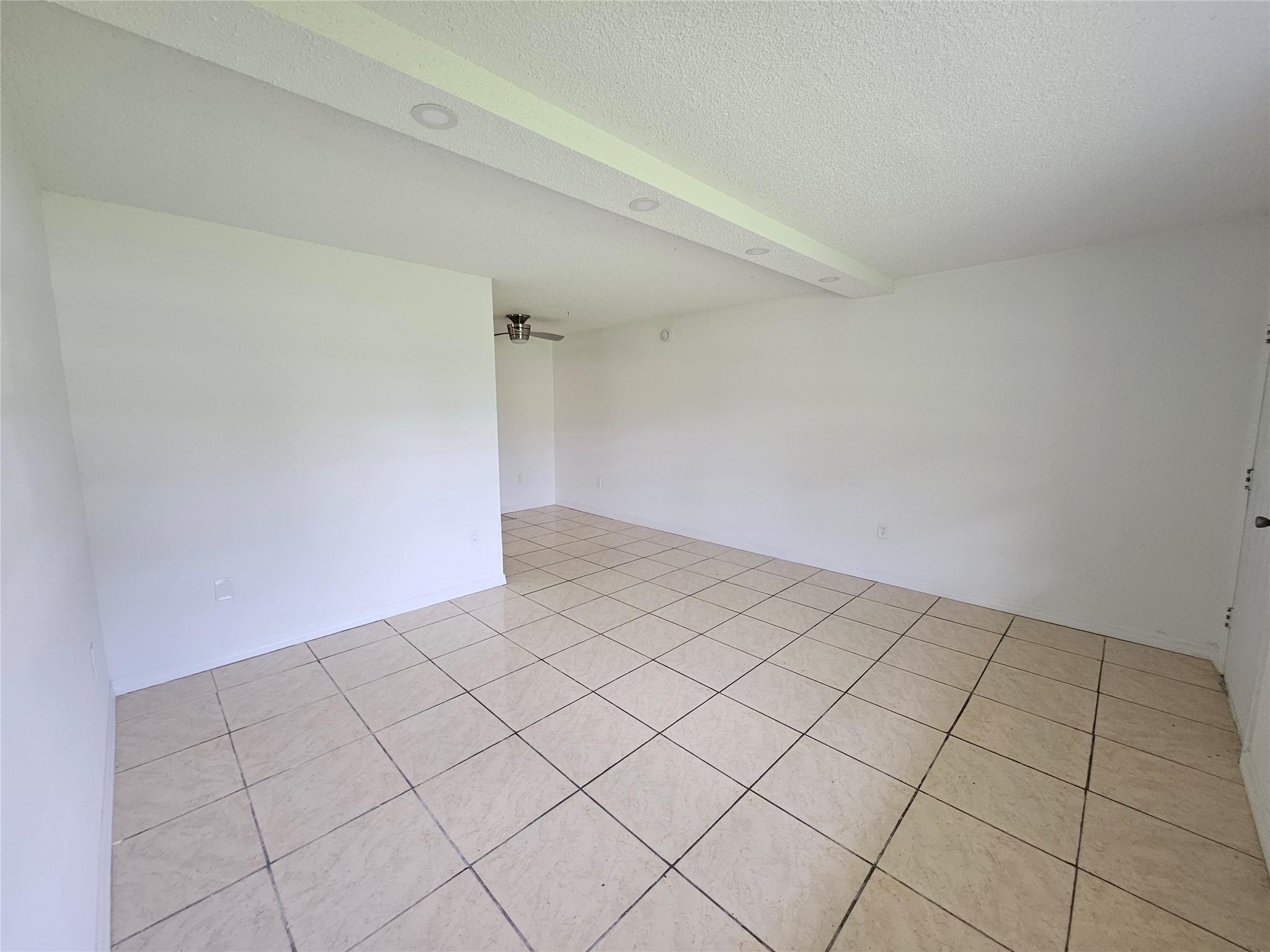 image Ro-mont South Green Condo3