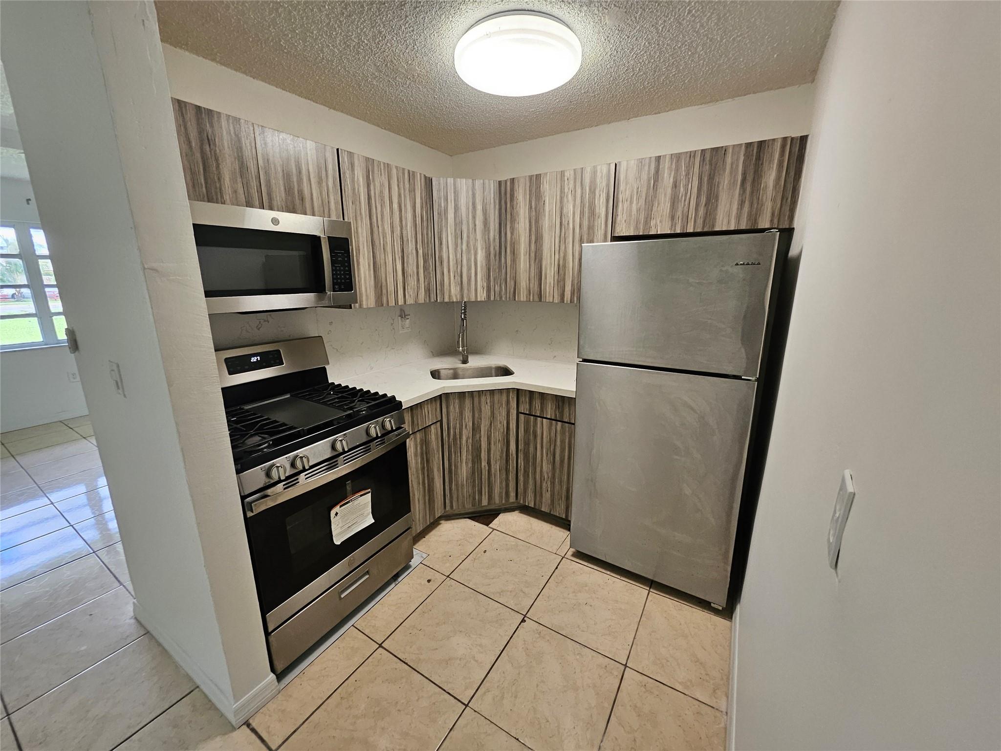 image Ro-mont South Green Condo4