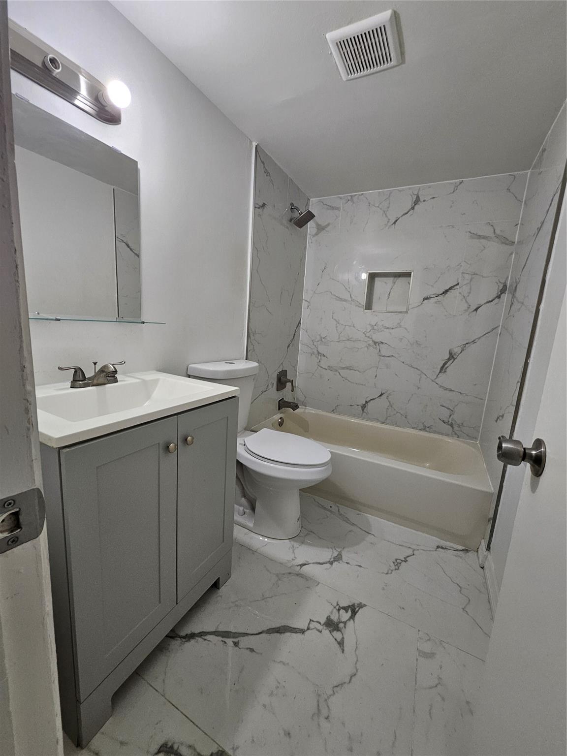 image Ro-mont South Green Condo5