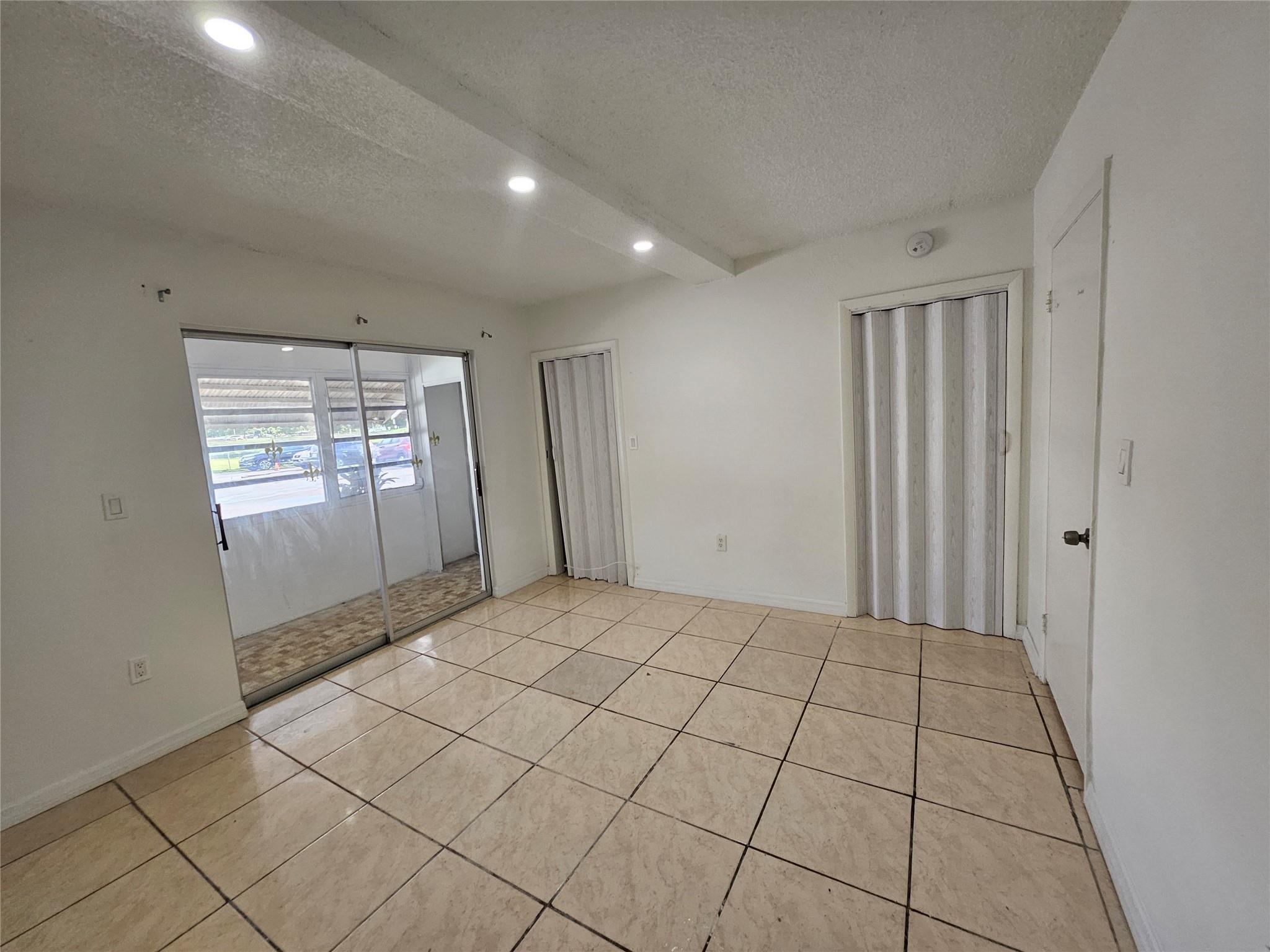 image Ro-mont South Green Condo6