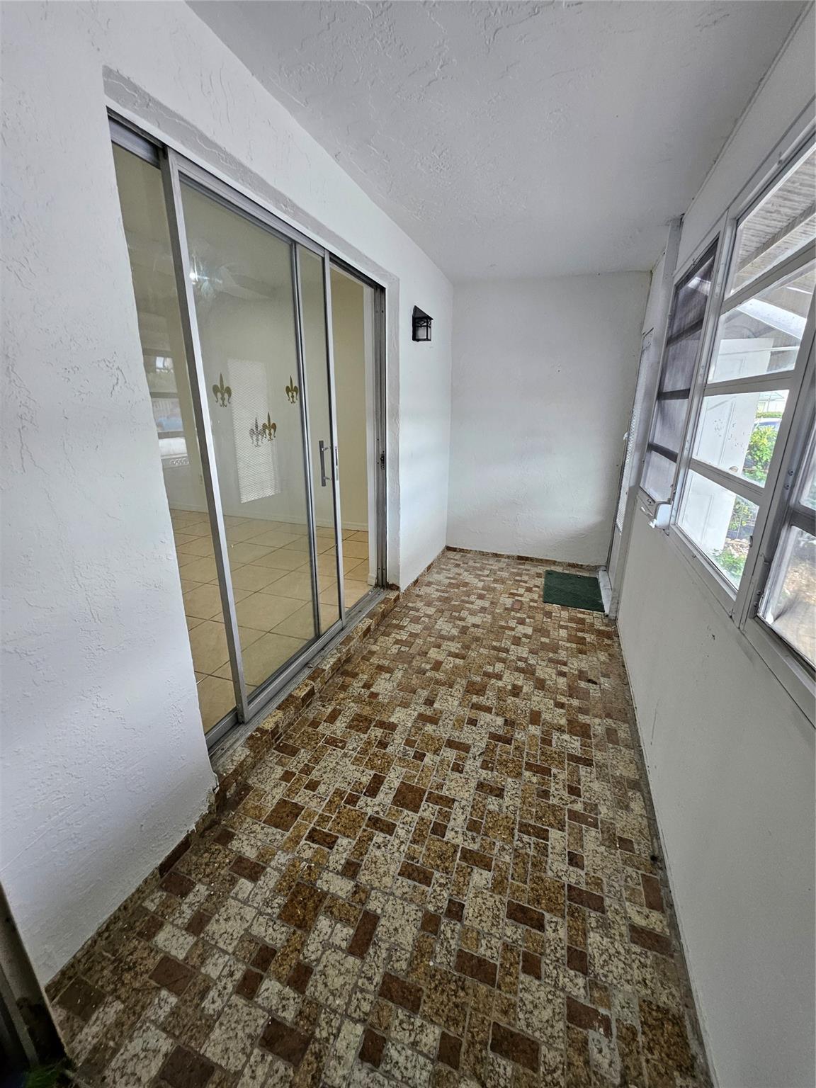 image Ro-mont South Green Condo8