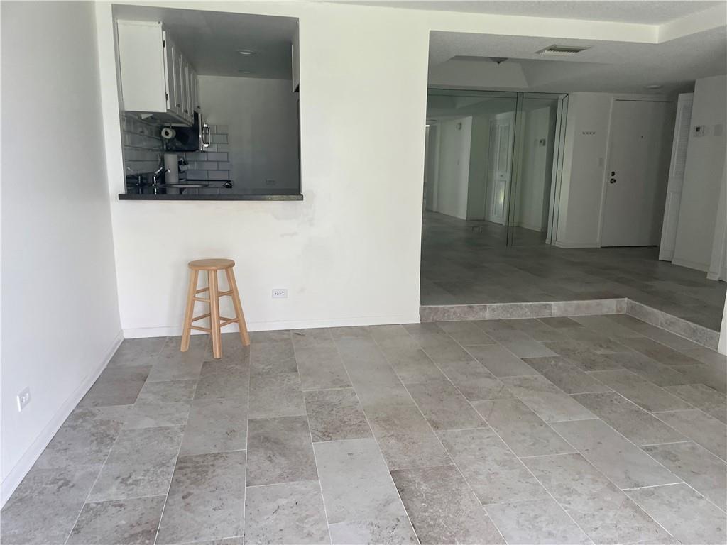 3670 Inverrary Dr #1D