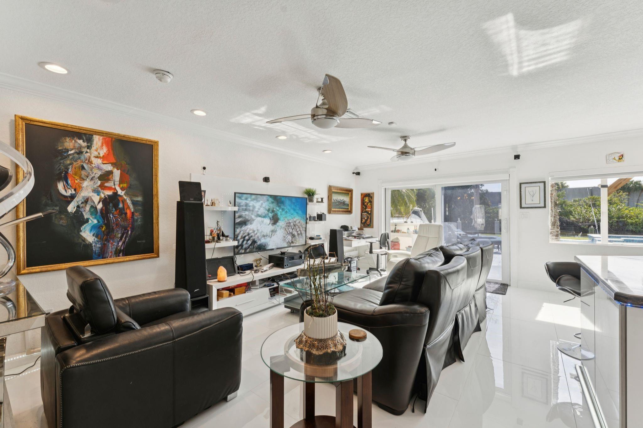 911 NW 7th St Dania Beach, FL 33004