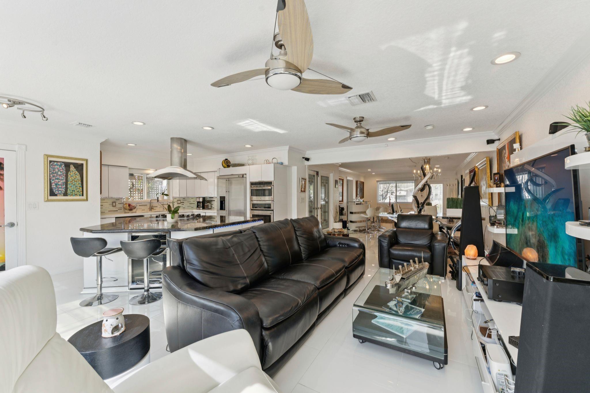 911 NW 7th St Dania Beach, FL 33004