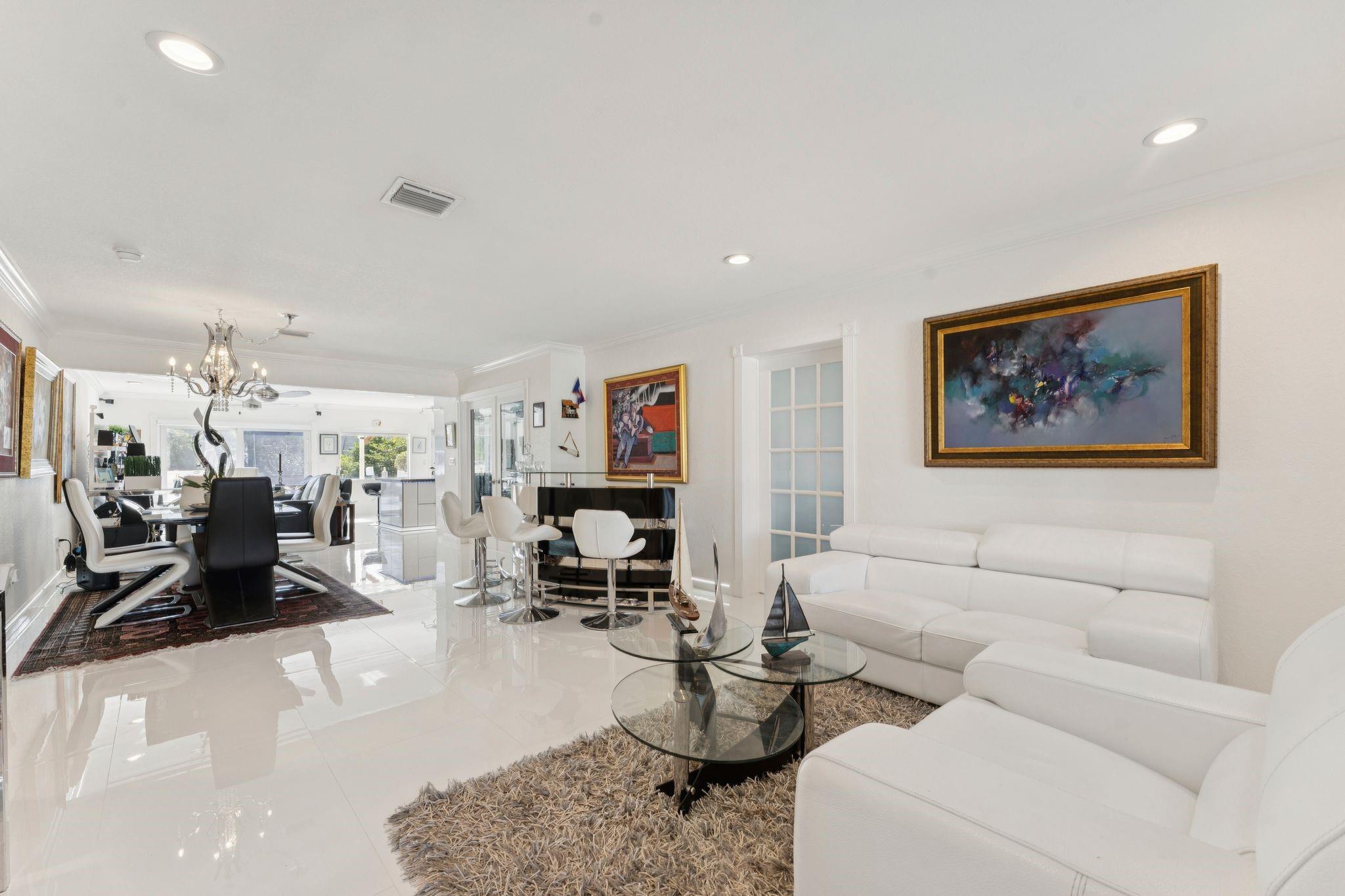 911 NW 7th St Dania Beach, FL 33004