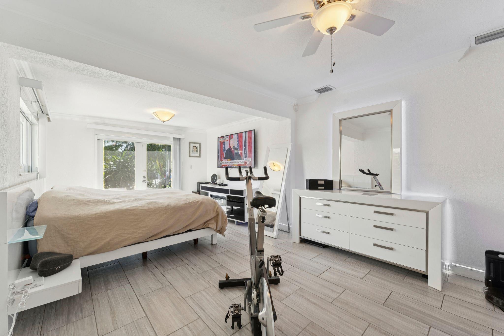 911 NW 7th St Dania Beach, FL 33004