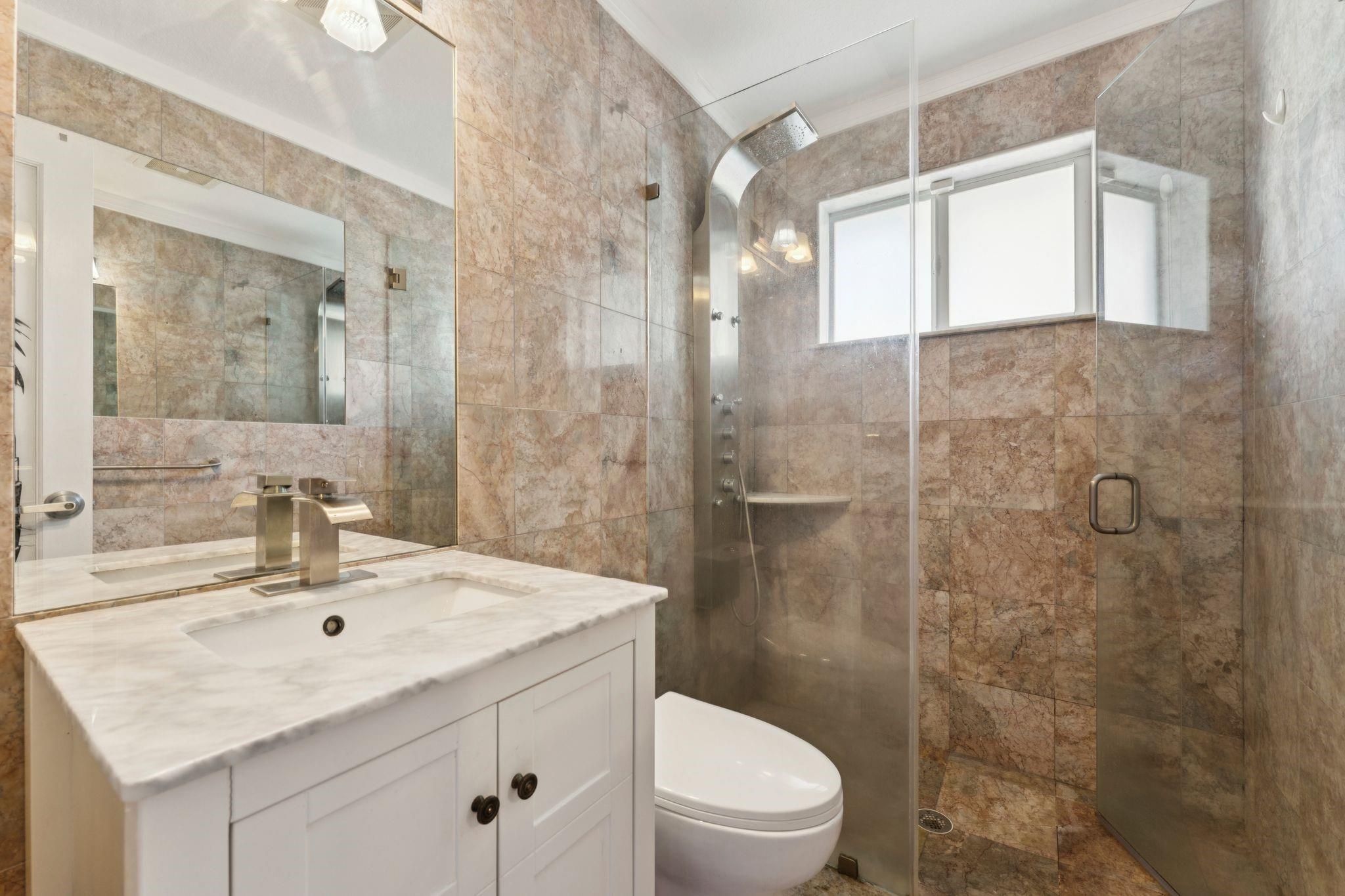 911 NW 7th St Dania Beach, FL 33004