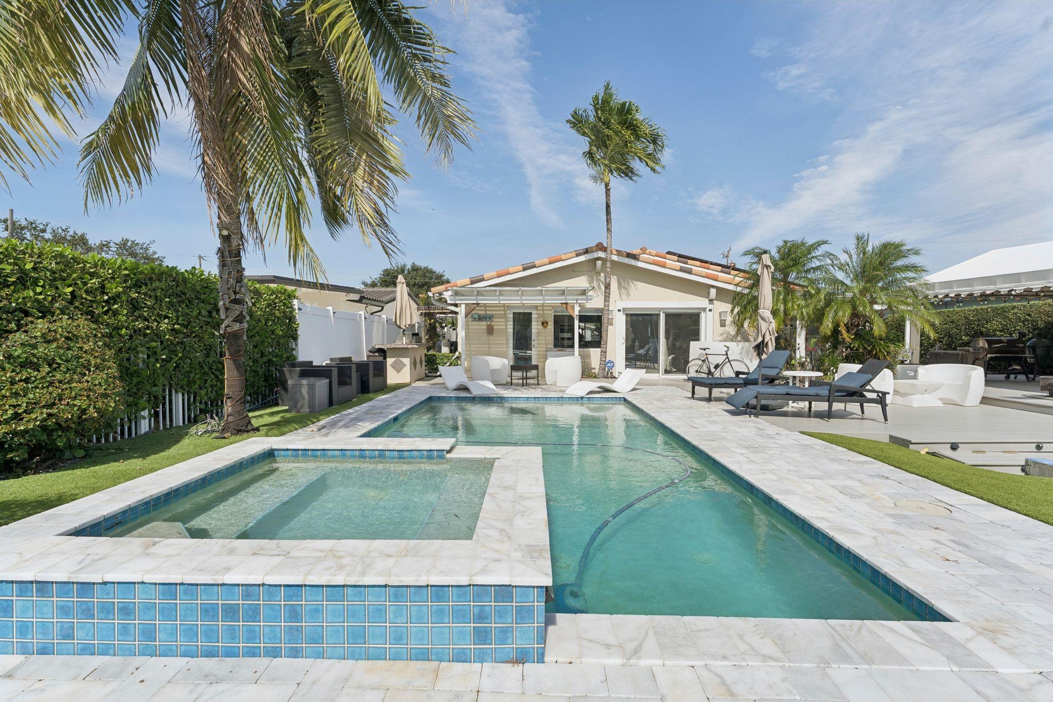 911 NW 7th St Dania Beach, FL 33004