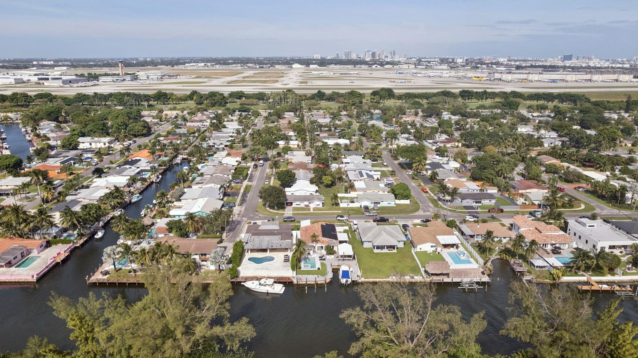 911 NW 7th St Dania Beach, FL 33004