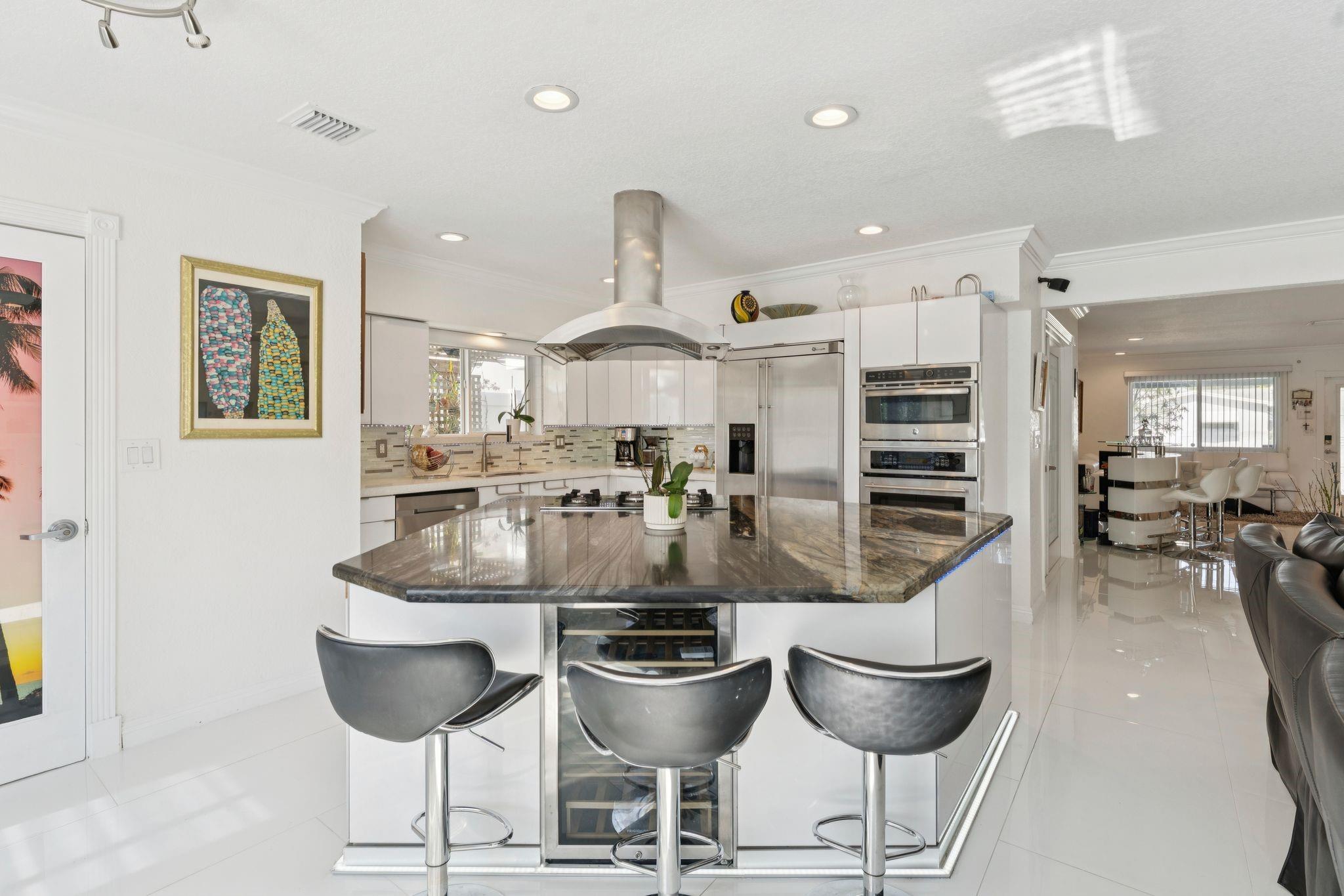 911 NW 7th St Dania Beach, FL 33004