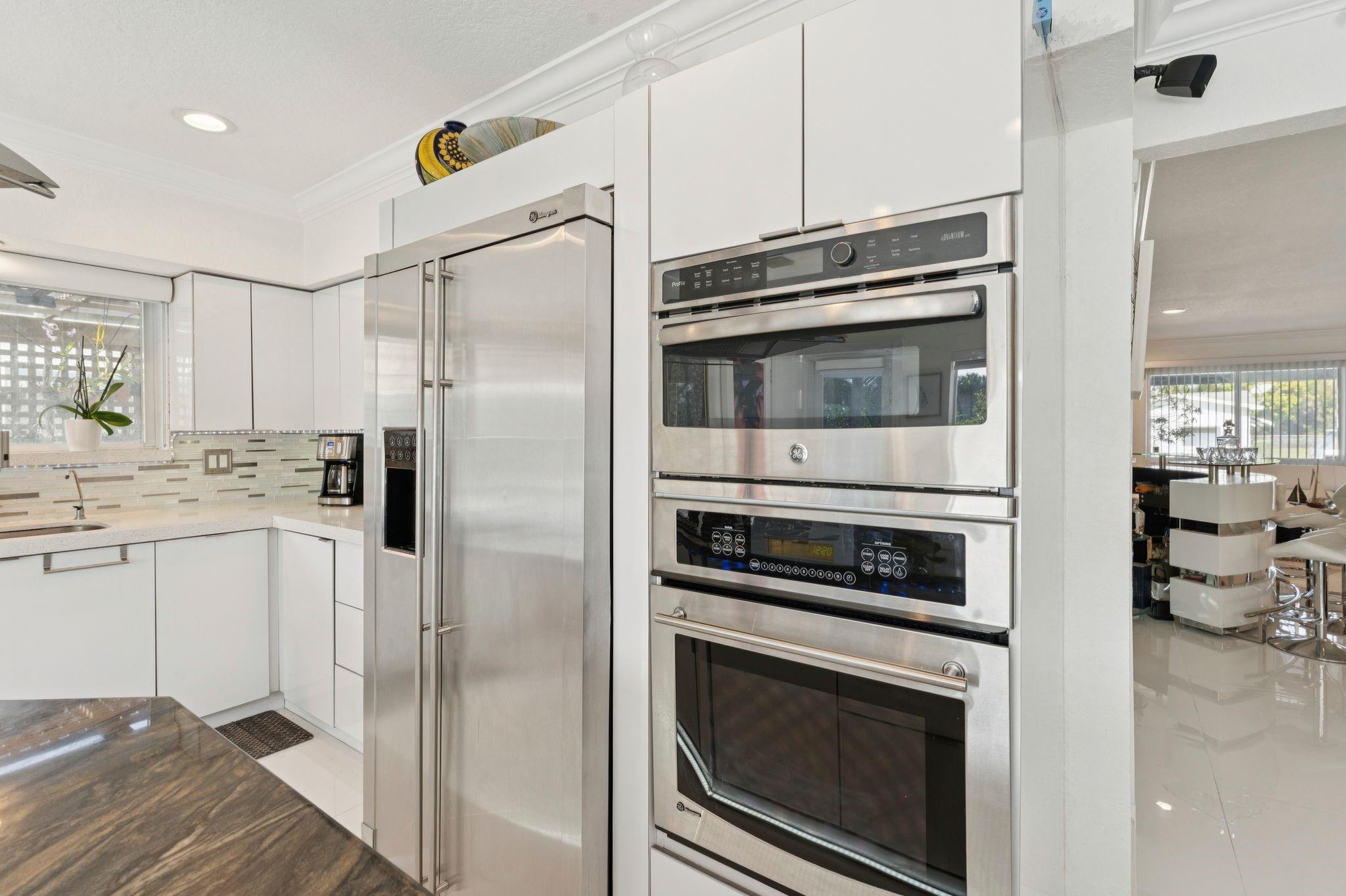 911 NW 7th St Dania Beach, FL 33004