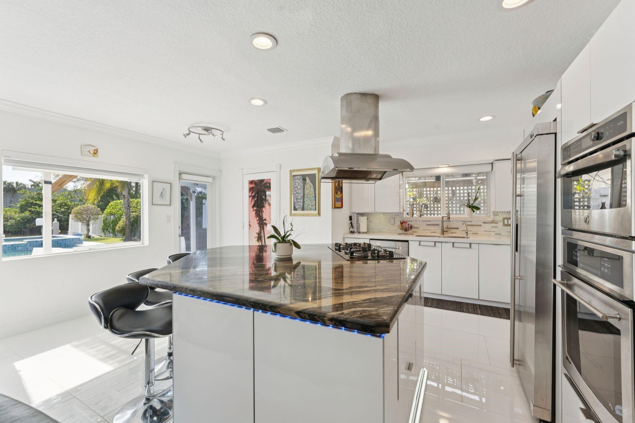 911 NW 7th St Dania Beach, FL 33004