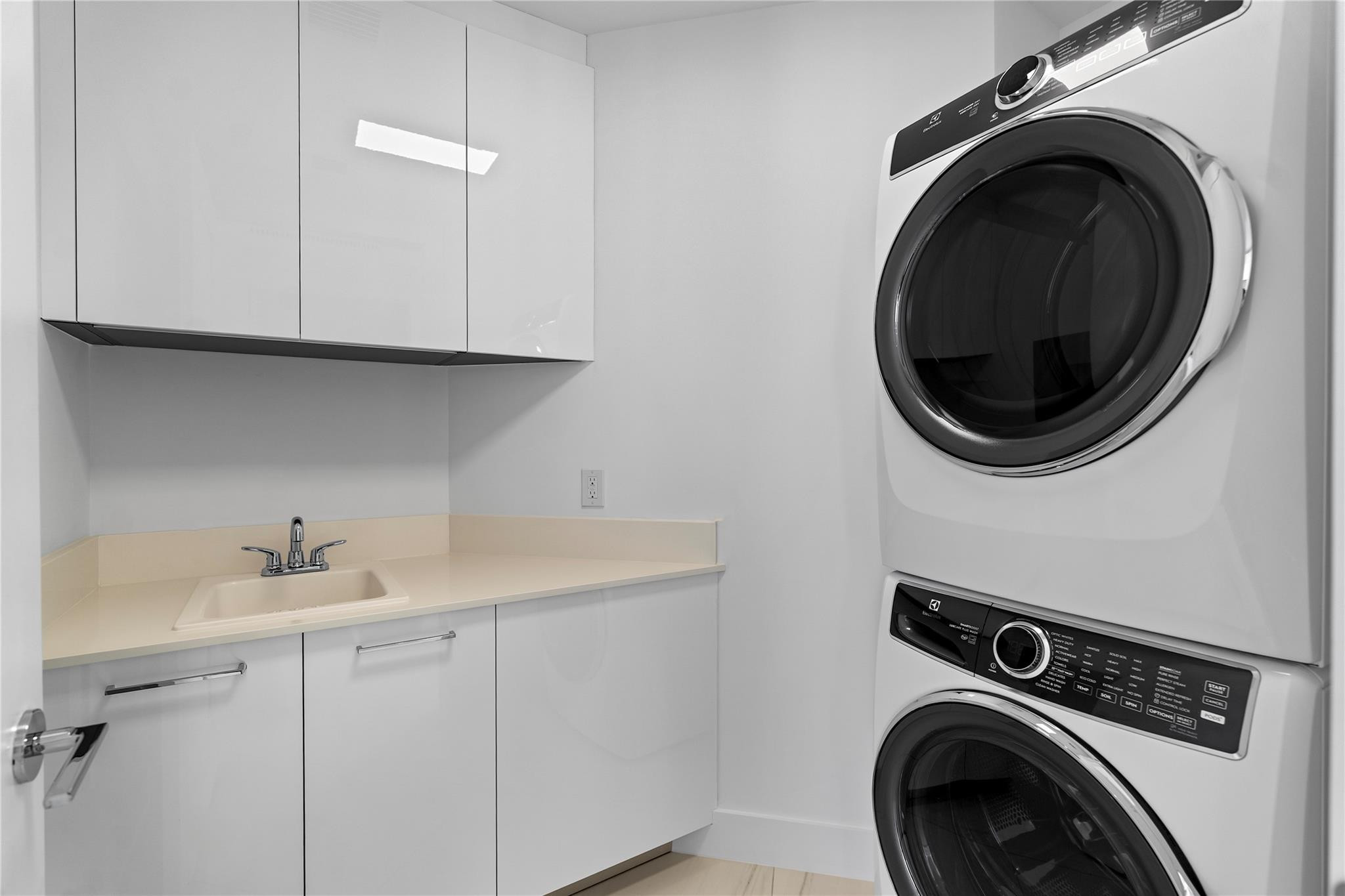 153 N Seabreeze Blvd #1704S Fort Lauderdale, FL 33304