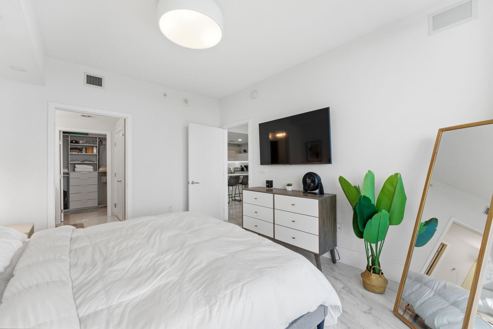 16385 Biscayne Blvd #2516 North Miami Beach, FL 33160