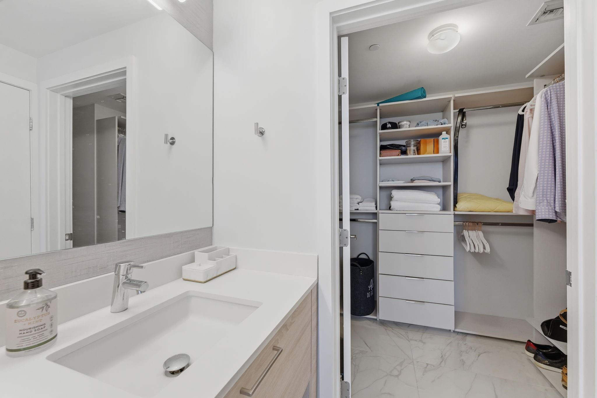 16385 Biscayne Blvd #2516 North Miami Beach, FL 33160