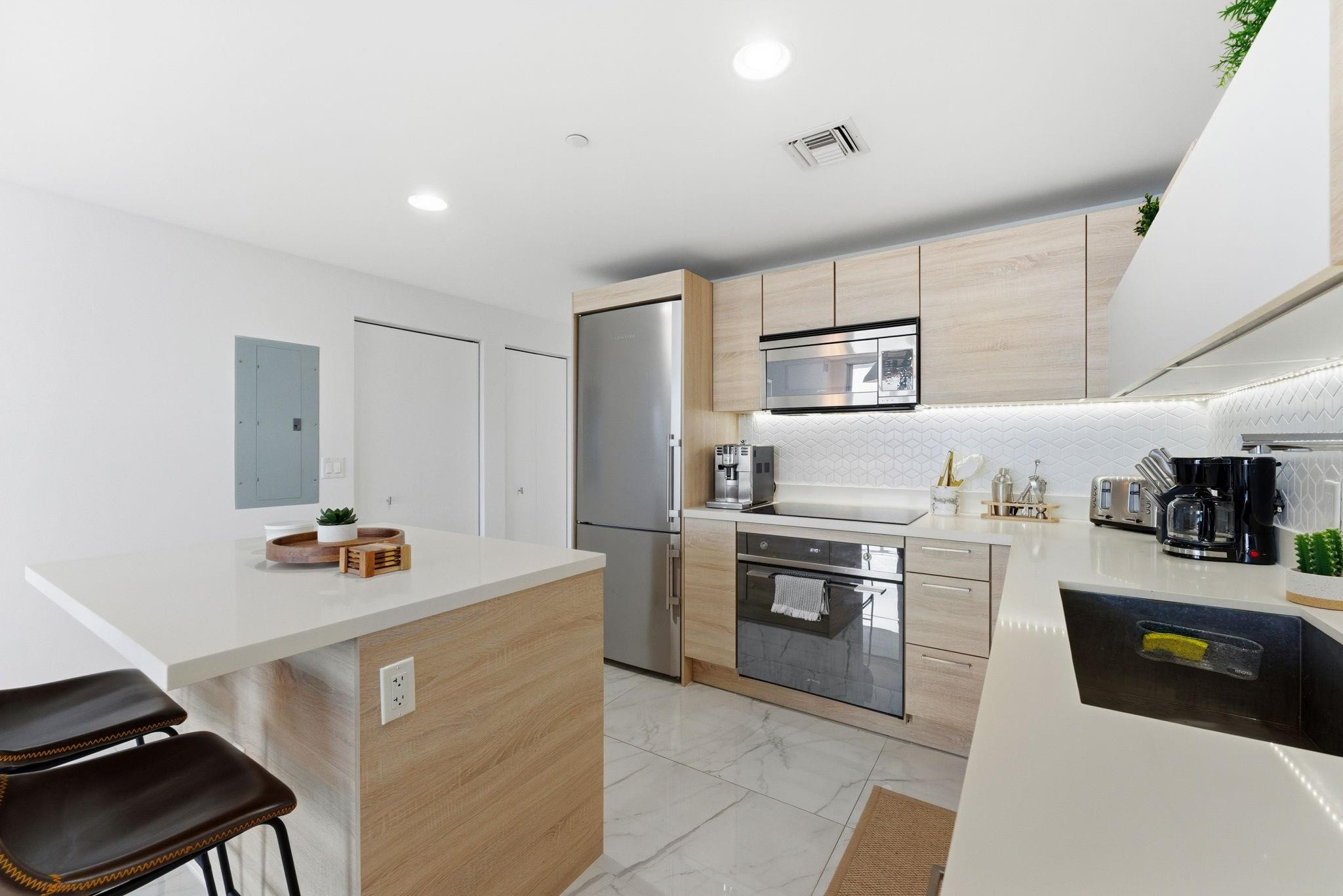 16385 Biscayne Blvd #2516 North Miami Beach, FL 33160