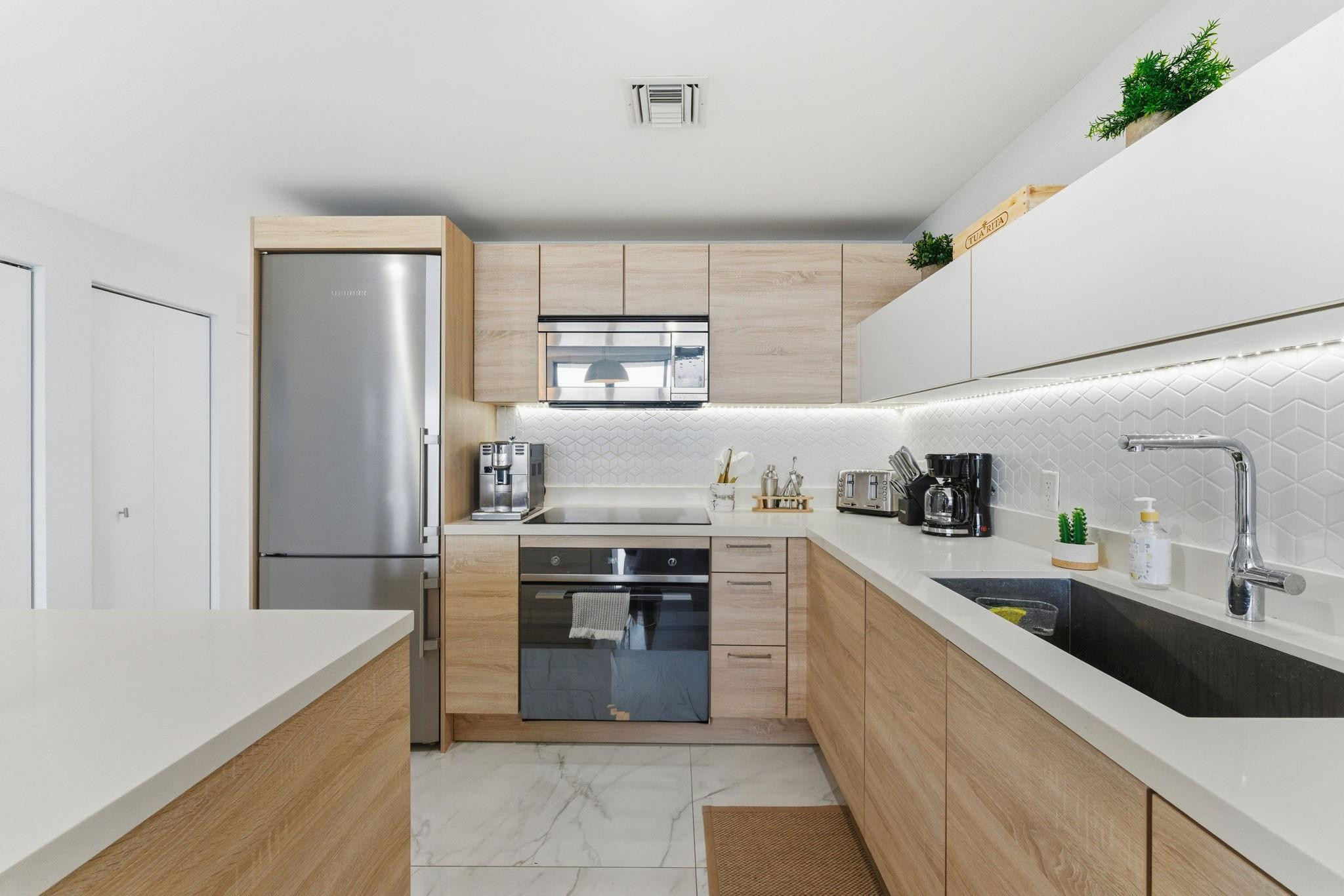 16385 Biscayne Blvd #2516 North Miami Beach, FL 33160