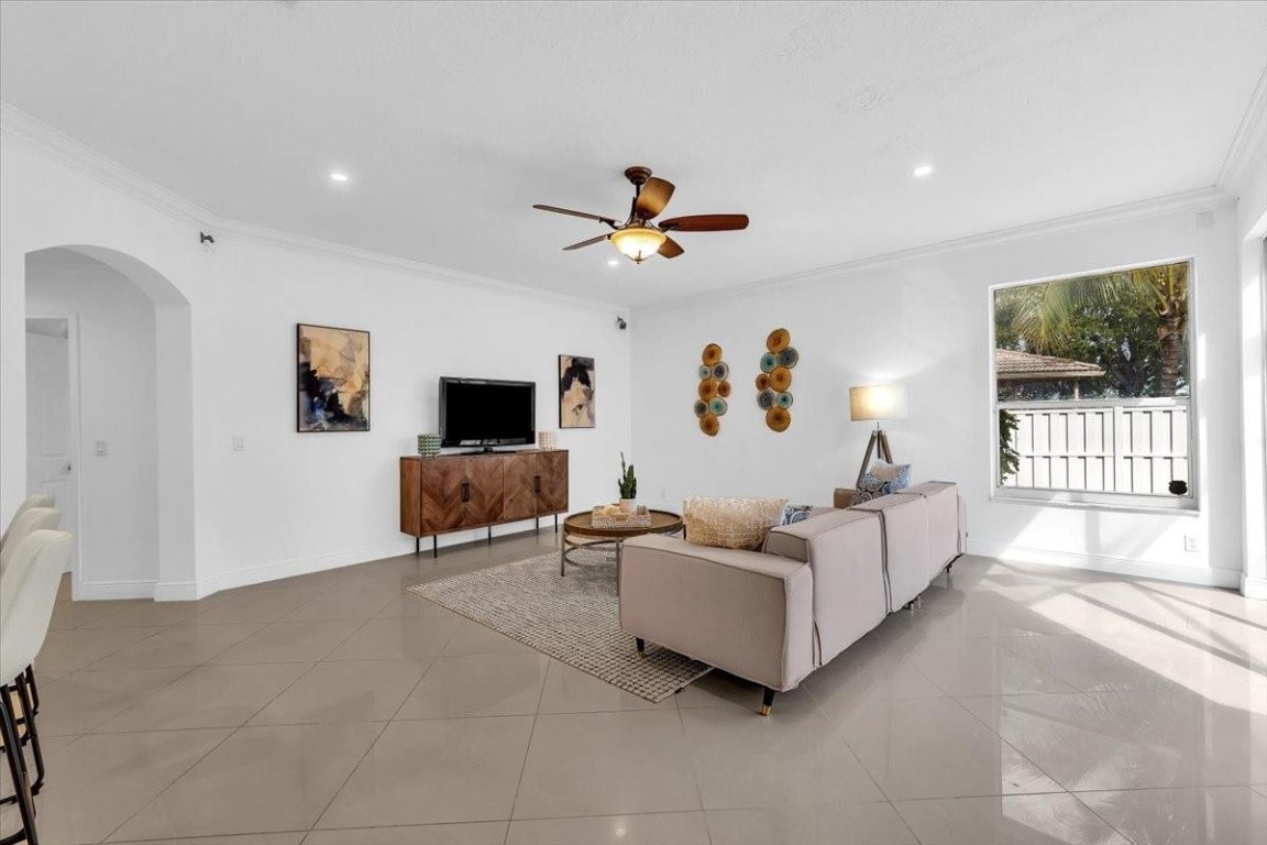 13702 NW 10th Ct Pembroke Pines, FL 33028