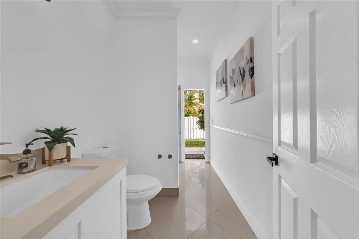 13702 NW 10th Ct Pembroke Pines, FL 33028