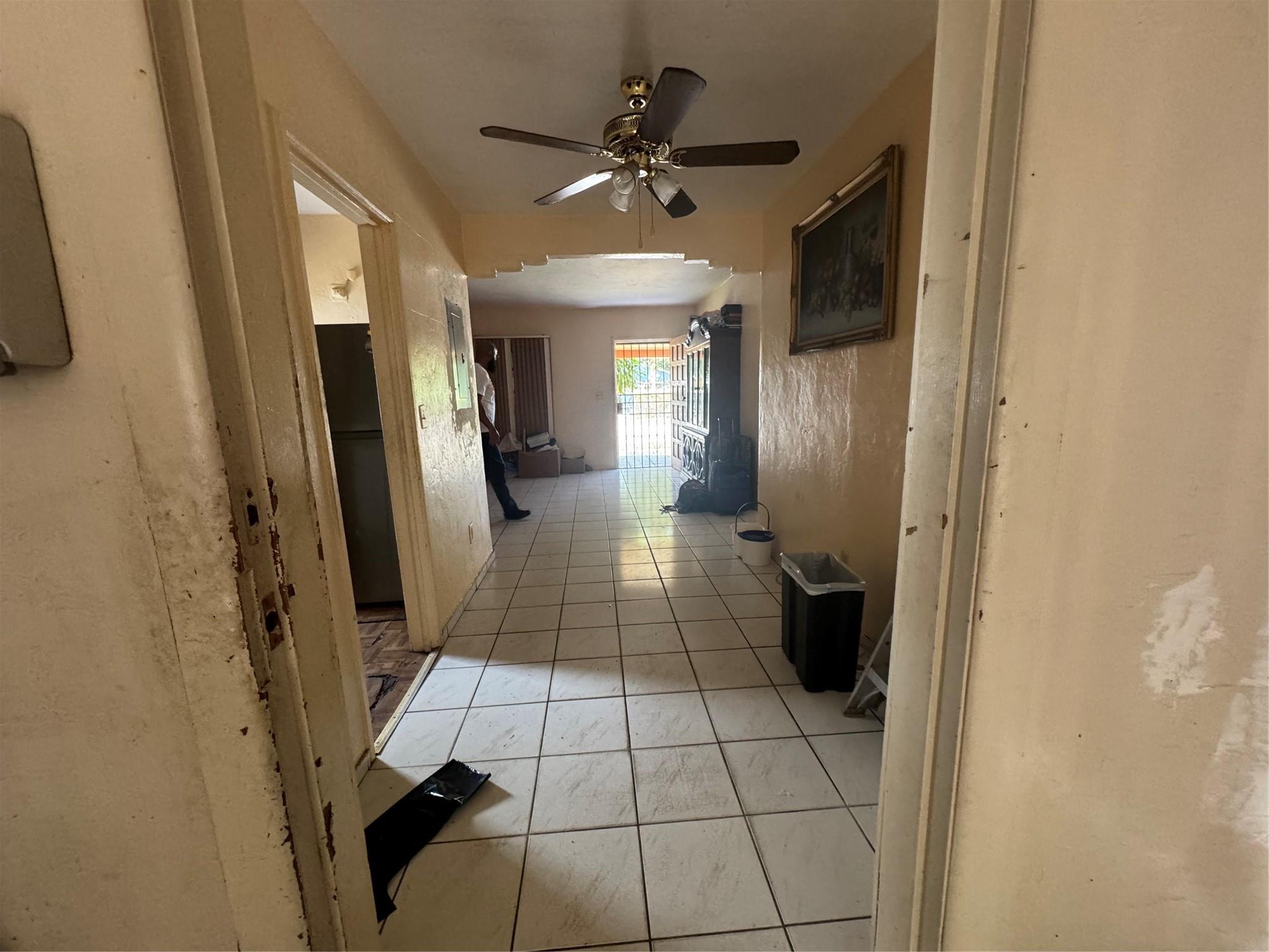 1300 NW 42nd St Miami, FL 33142