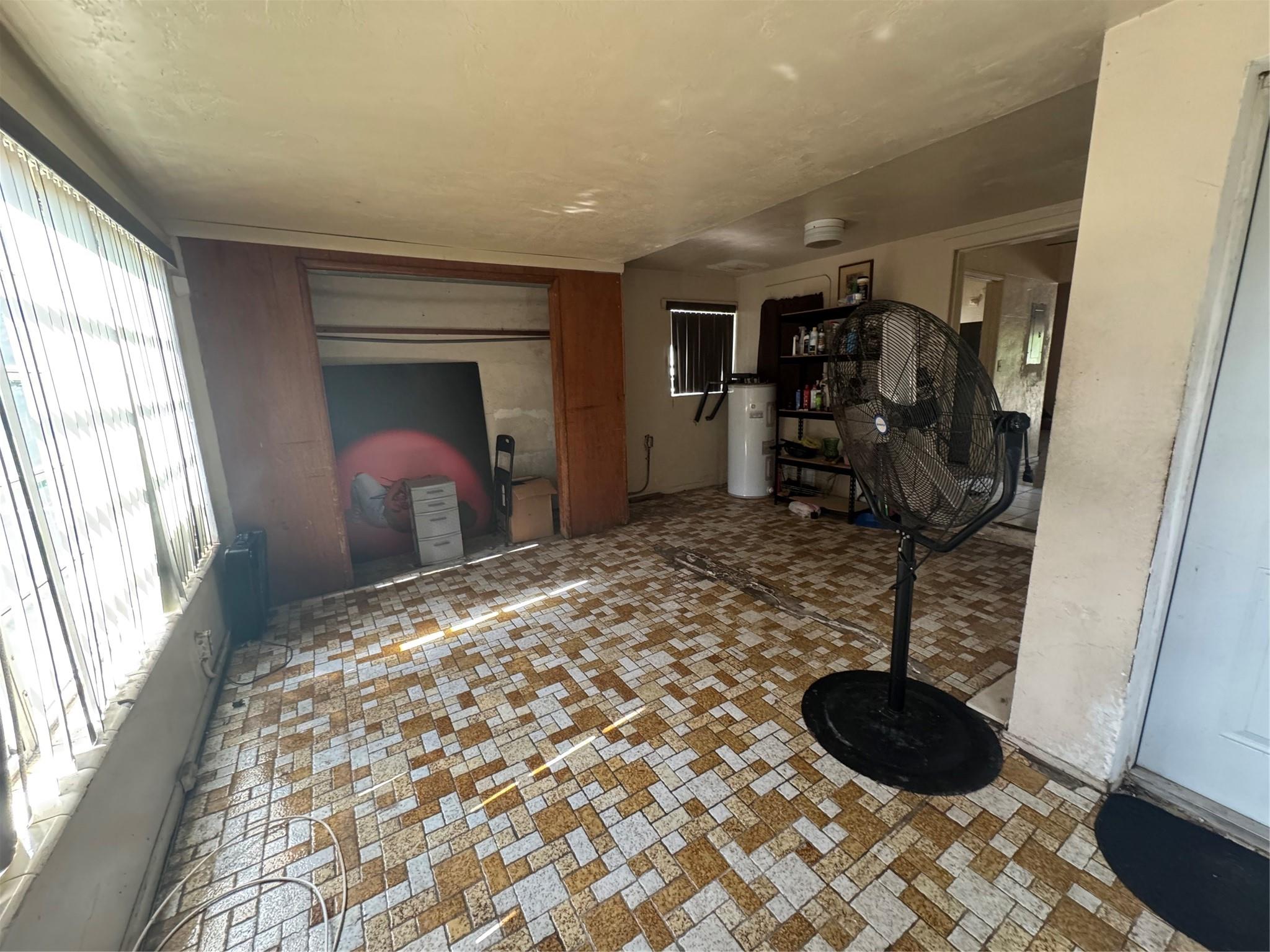 1300 NW 42nd St Miami, FL 33142