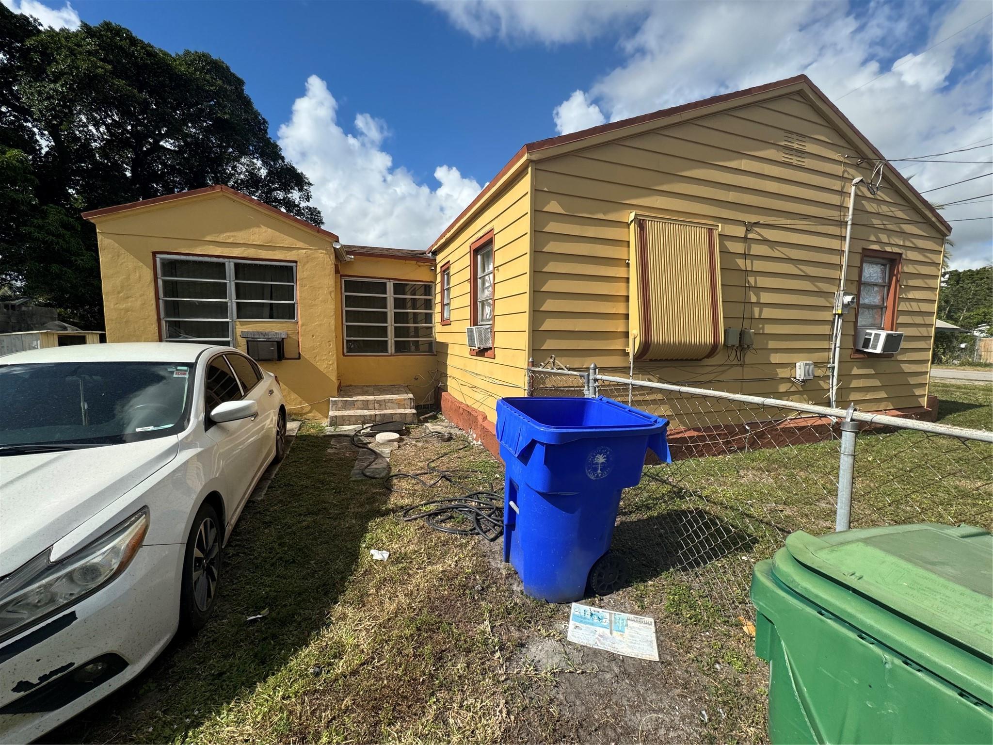 1300 NW 42nd St Miami, FL 33142