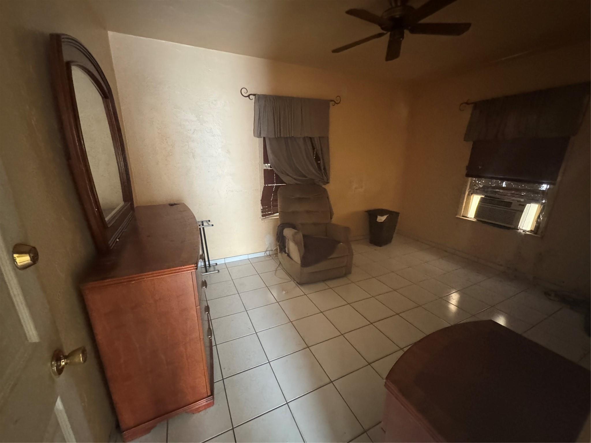 1300 NW 42nd St Miami, FL 33142