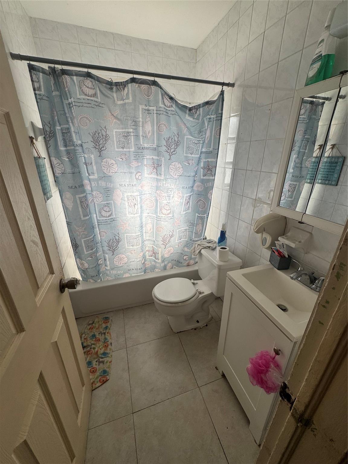 1300 NW 42nd St Miami, FL 33142