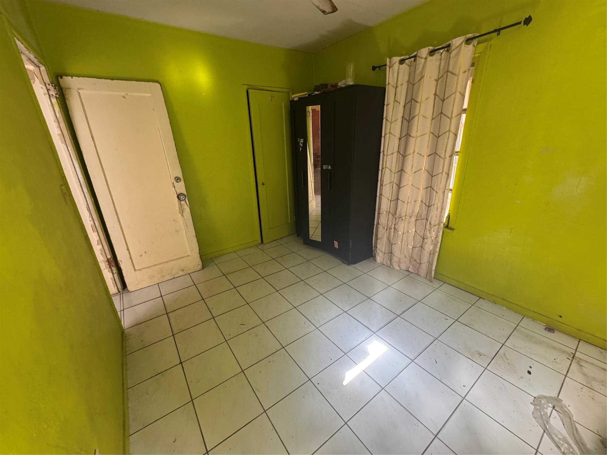 1300 NW 42nd St Miami, FL 33142