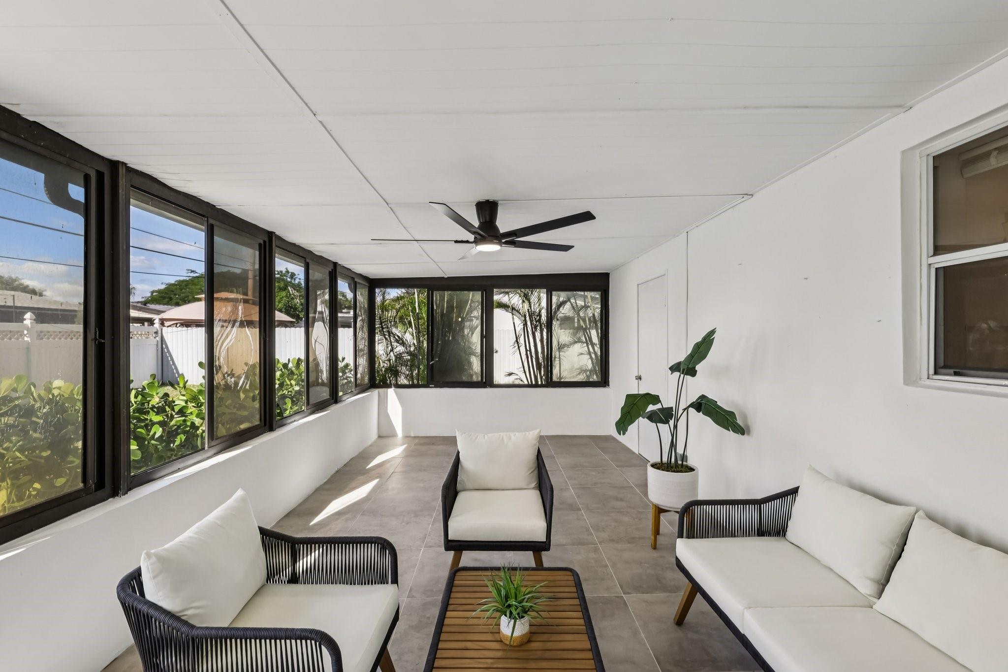 1040 N 74th Way Hollywood, FL 33024