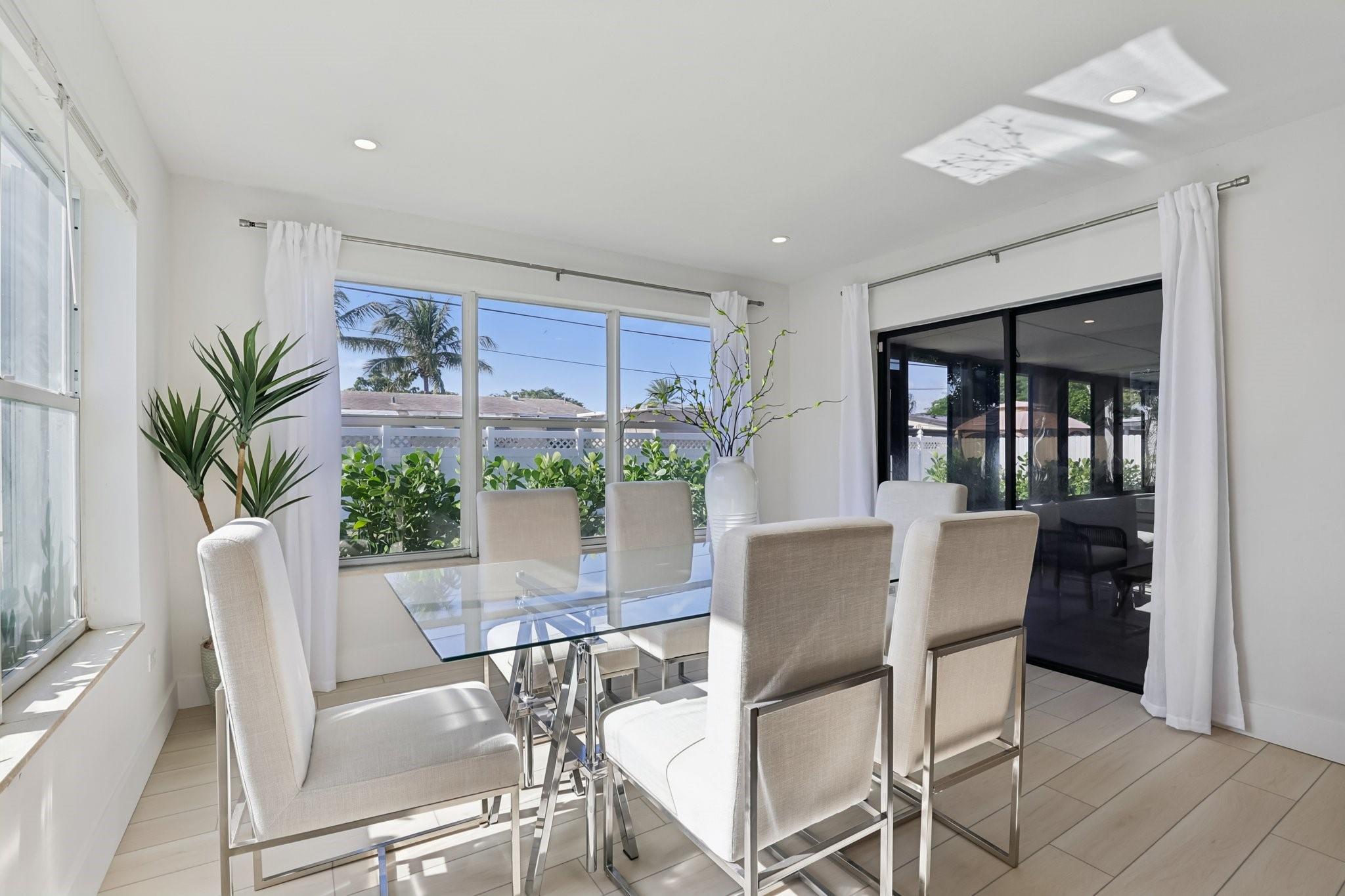 1040 N 74th Way Hollywood, FL 33024